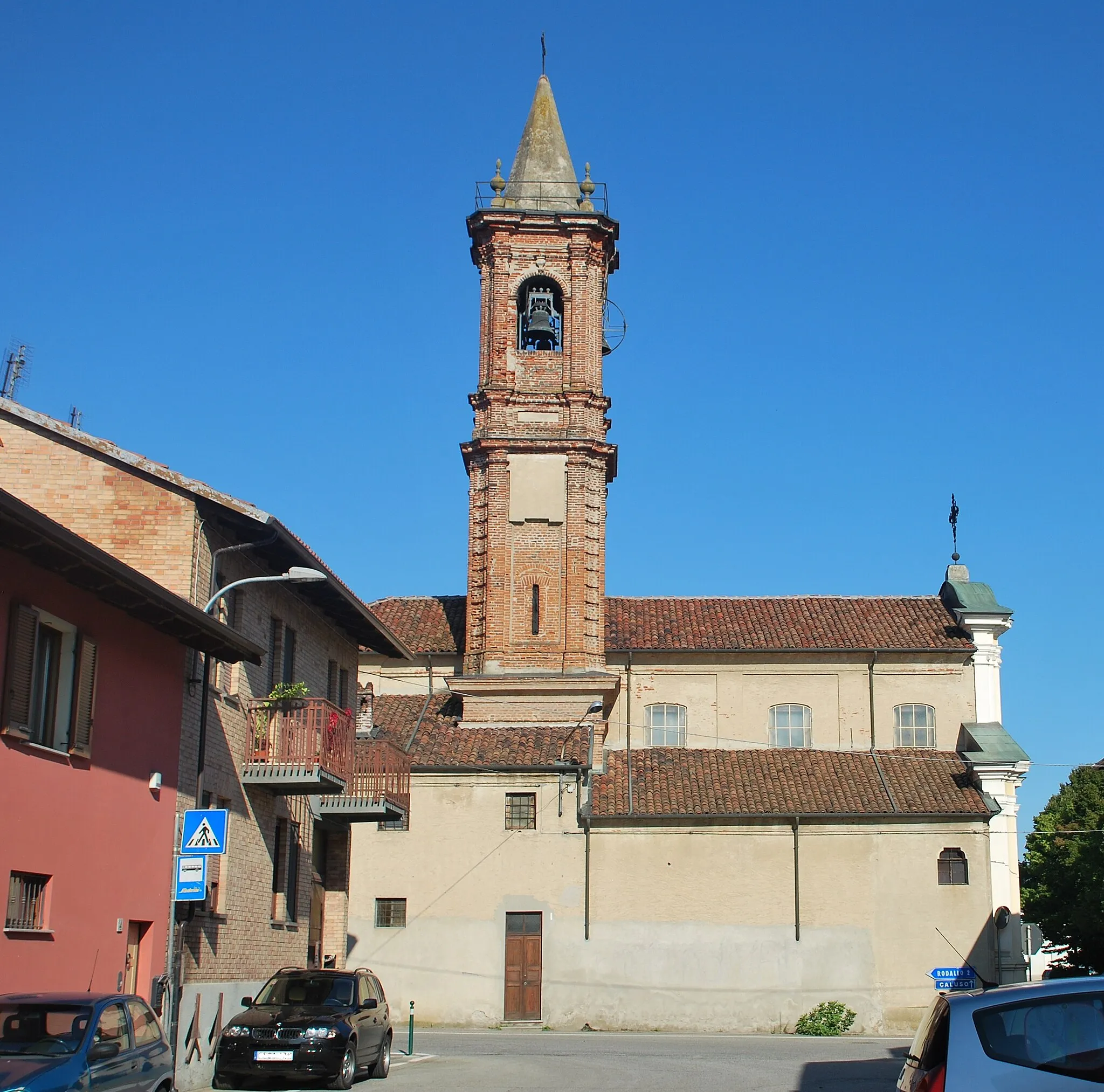 Photo showing: Vista laterale della chiesa di Vallo