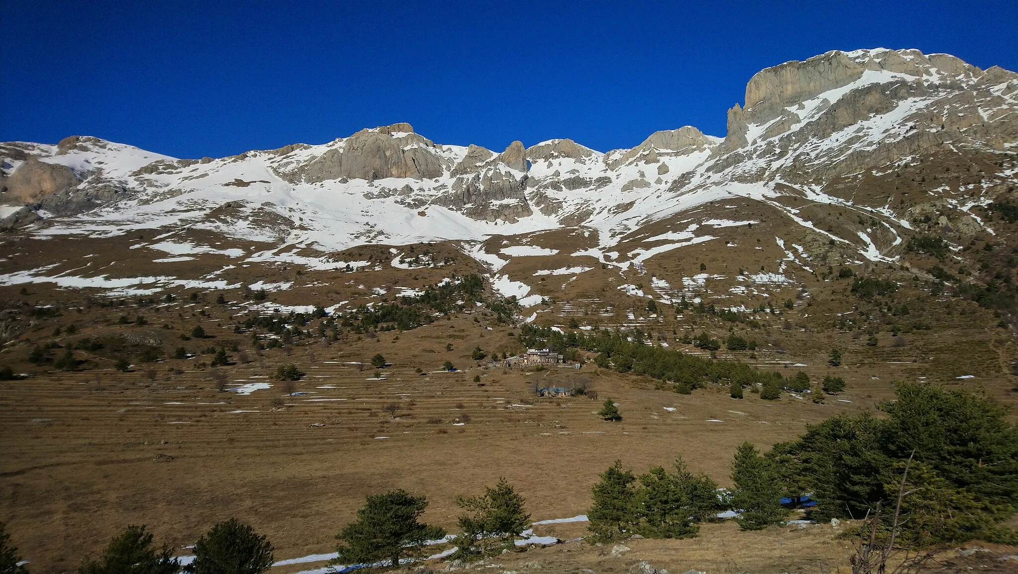 Photo showing: Rifugio Mongioie e Monte Mongioie dal Pian Rosso