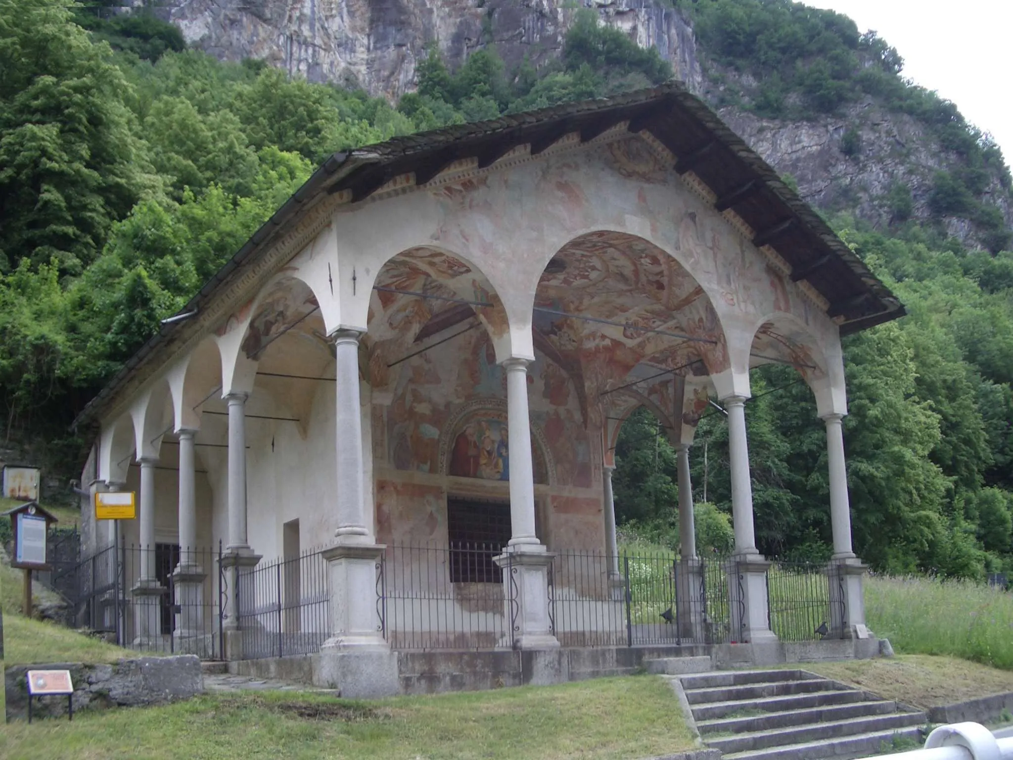 Photo showing: Photo of chapel Madonna di Loreto (XVI century), Roccapietra, Varallo Sesia (VC), Italy