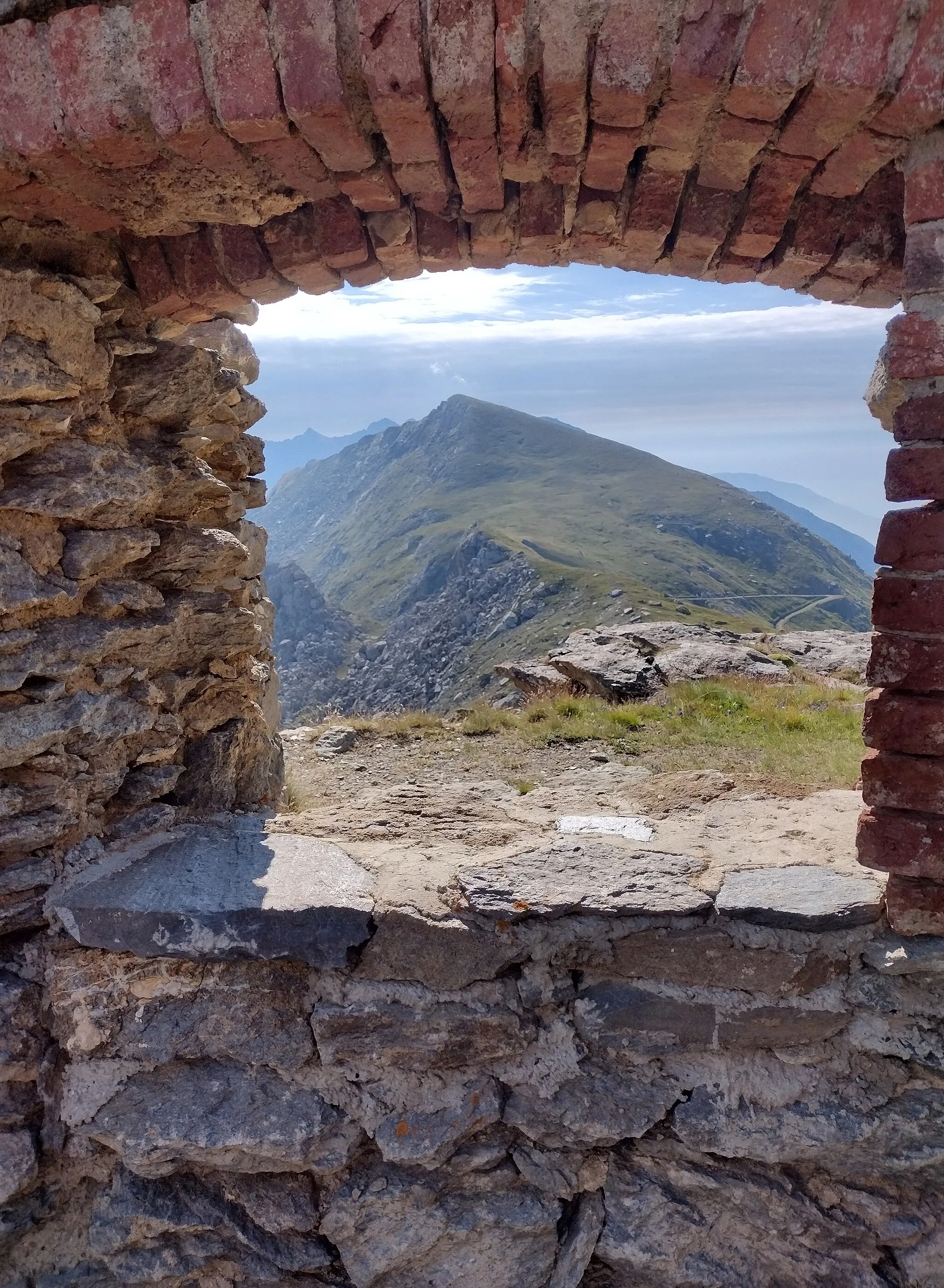 Photo showing: Punta Fattiere dalla stazione eliografica di Punta Mezzodì (Alpi Cozie)