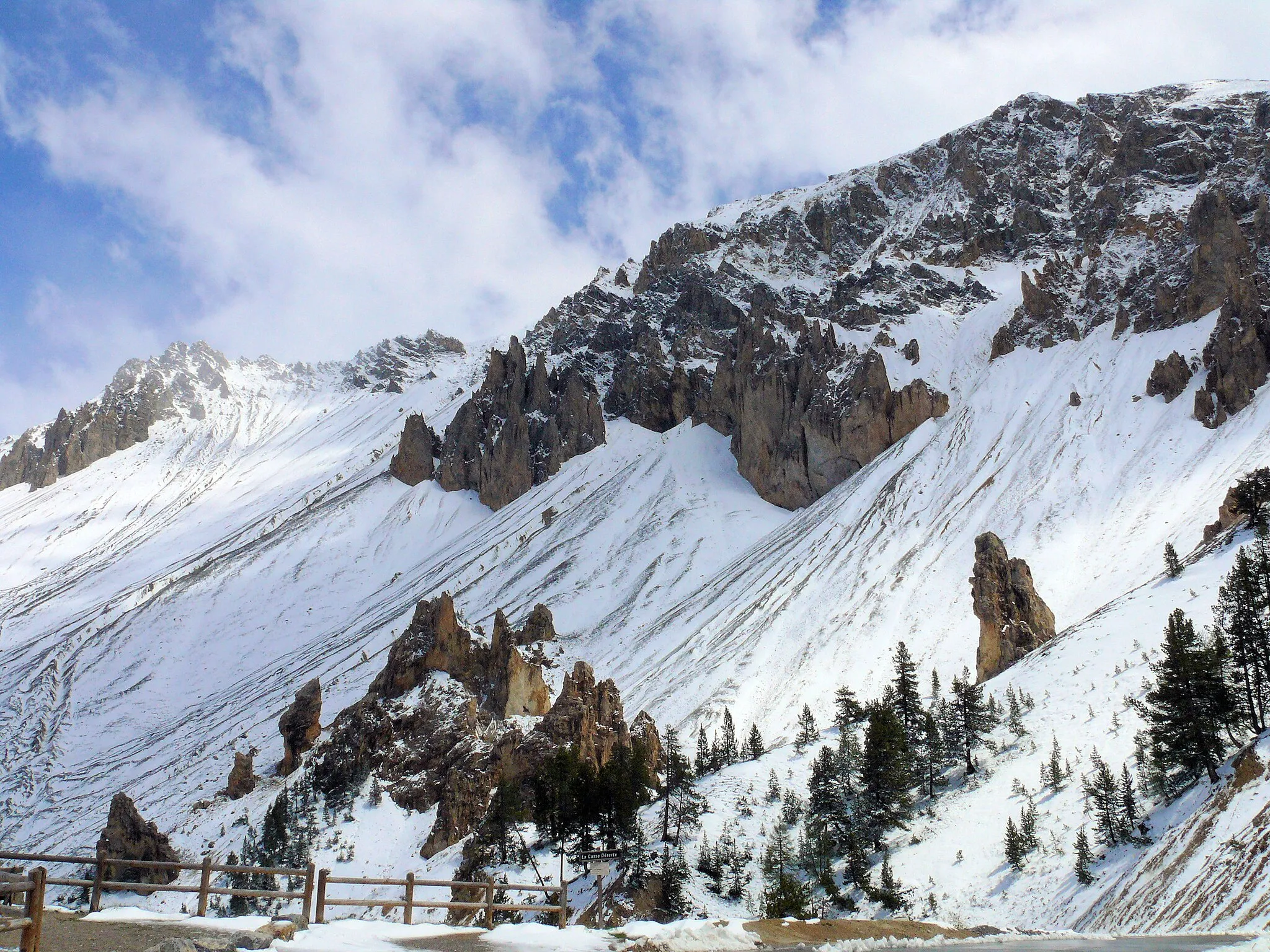 Photo showing: Arvieux - Route du col d'Izoard - La Casse déserte