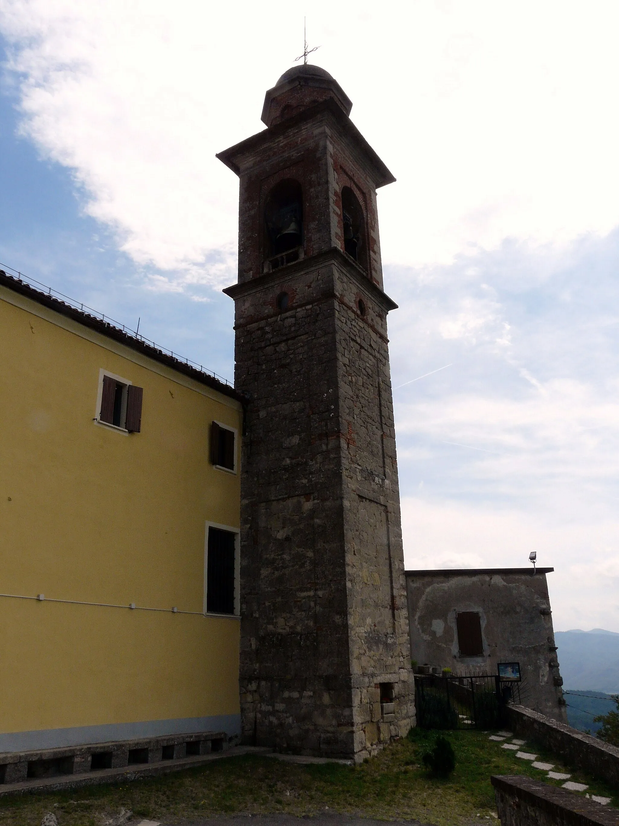 Photo showing: Campanile del santuario di Monte Spineto, Stazzano, Piemonte, Italia