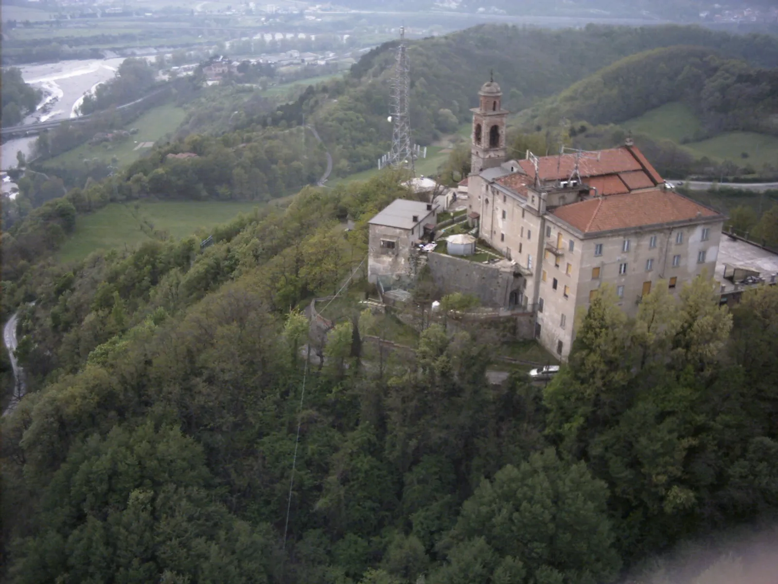 Photo showing: Monte Spineto nel comune di Stazzano (AL) tra la val Borbera e la valle Scrivia.