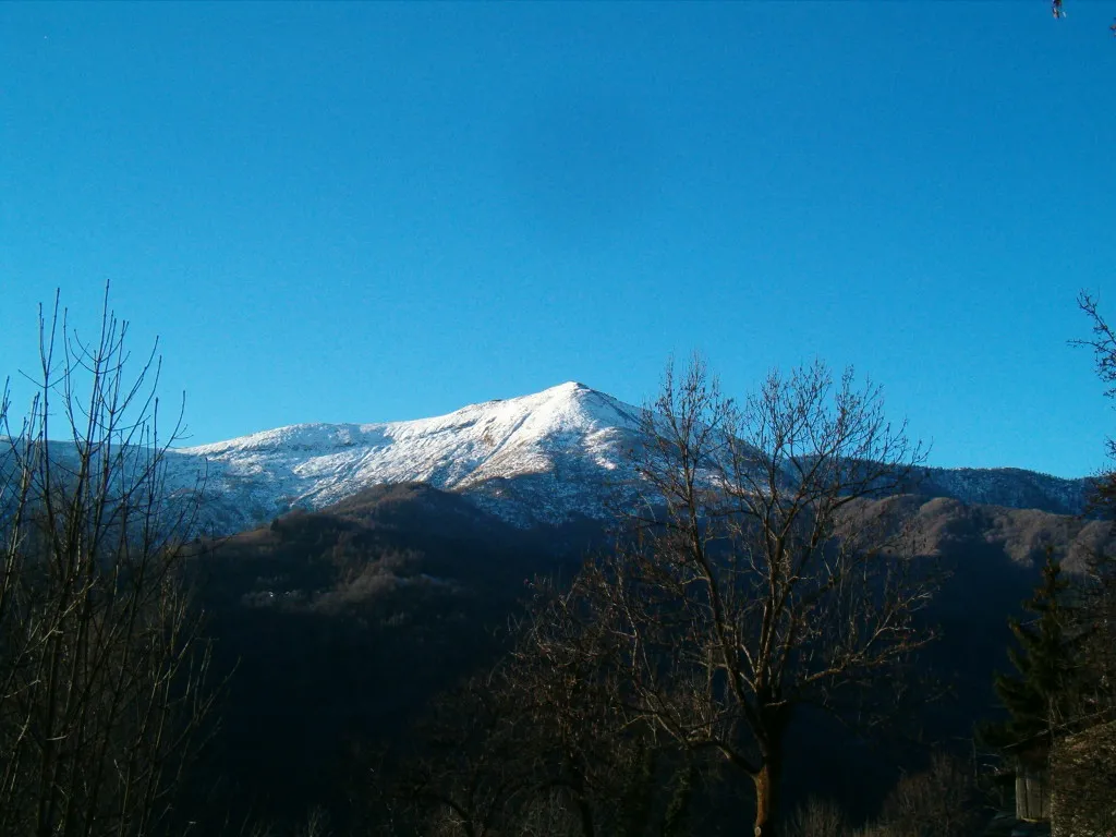Photo showing: Monte Birrone (Frassino, Valle Varaita, CN) visto dalla frazione Meira Barba Giors.