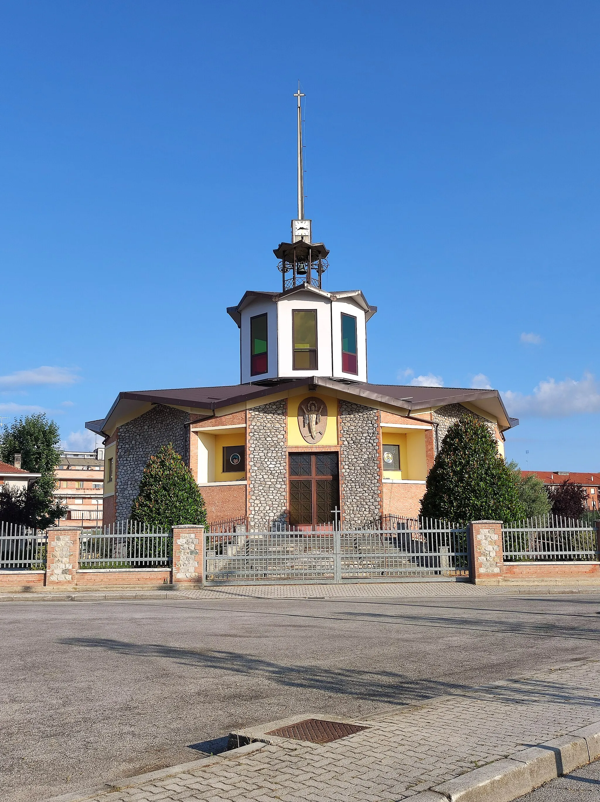 Photo showing: Chiesa di San Pio X, Cerialdo, Cuneo, vista frontale