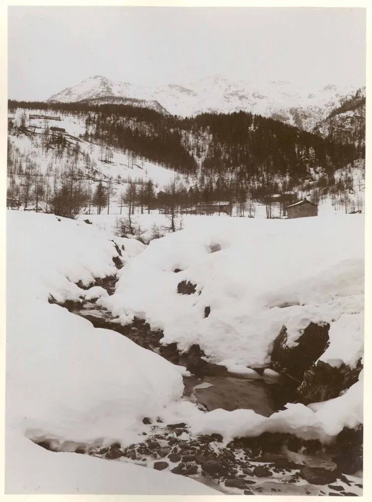 Photo showing: Al Frais. Valle Di Susa, Frais, Panorama Invernale; 1920 ca.; stampa alla celloidina; 230X170