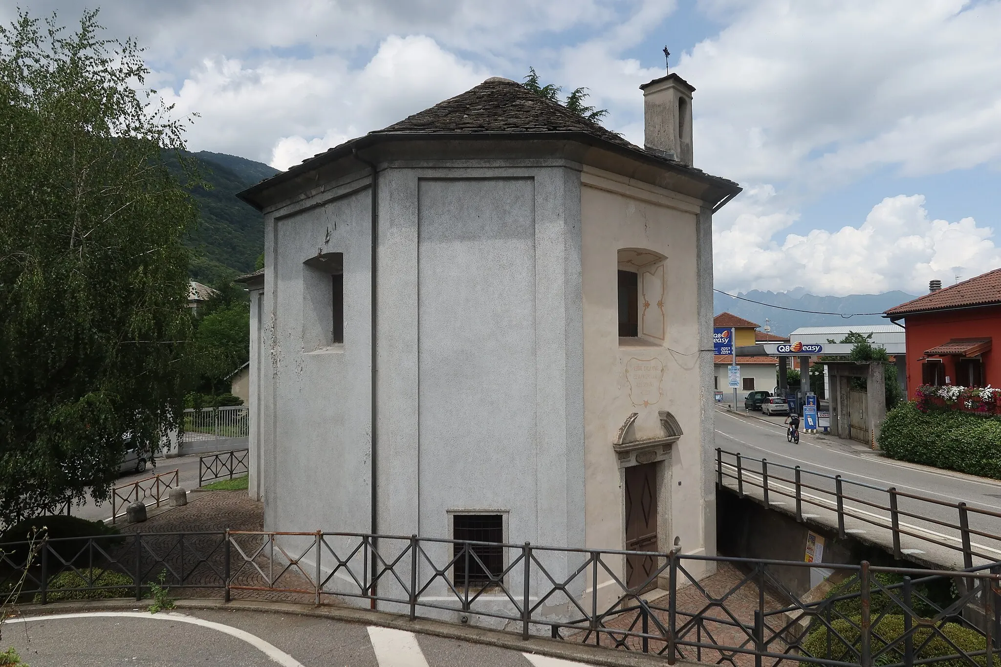 Photo showing: Crusinallo Chiesa di Maria Consolatrice
