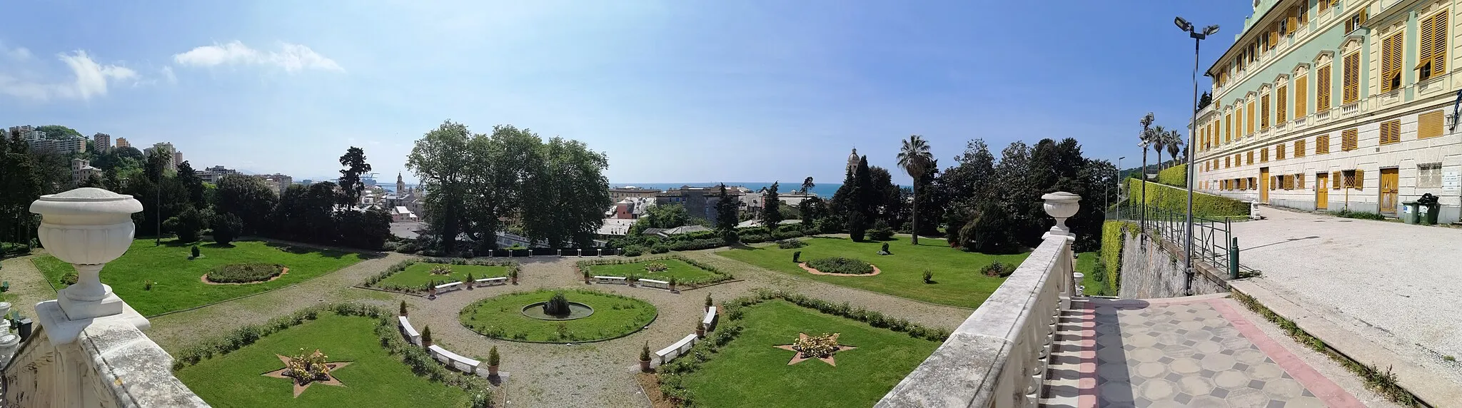 Photo showing: Il giardino all'italiana visto dall'ingresso in alto.