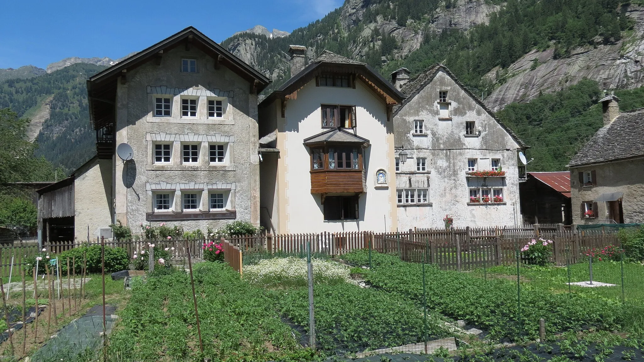 Photo showing: Häusergruppe im Weiler In der Mattu / Chiesa in Pomatt/Formazza