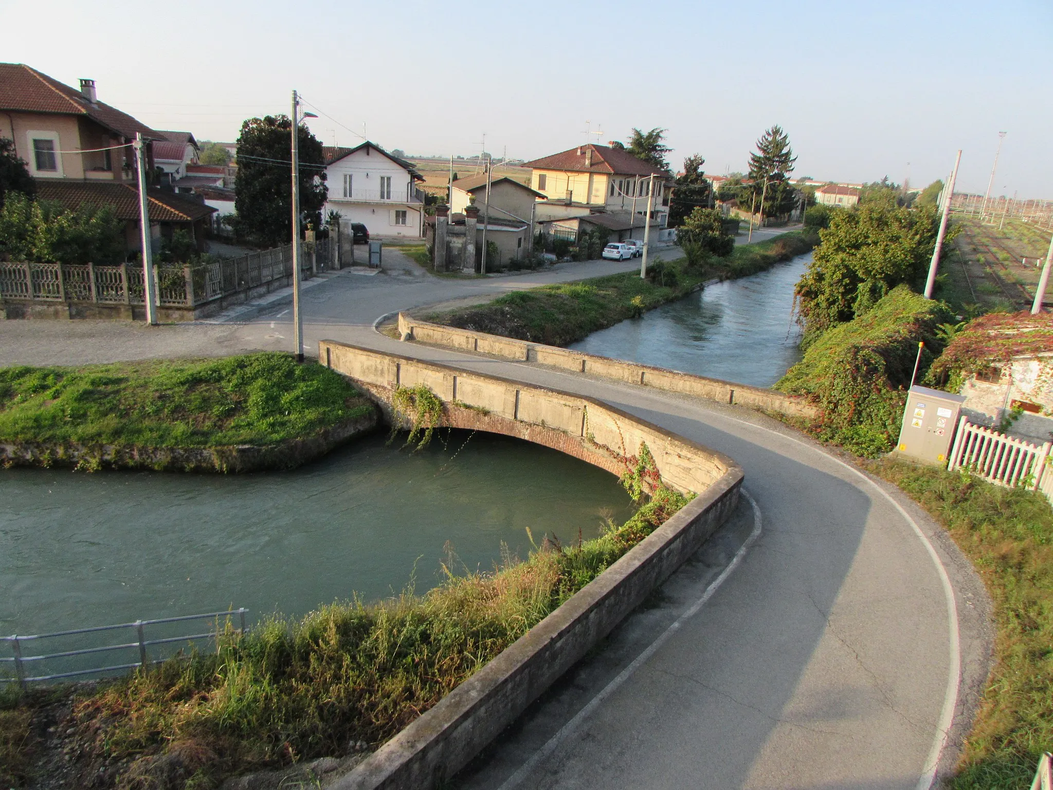 Photo showing: Veduta del Naviglio a Santhià