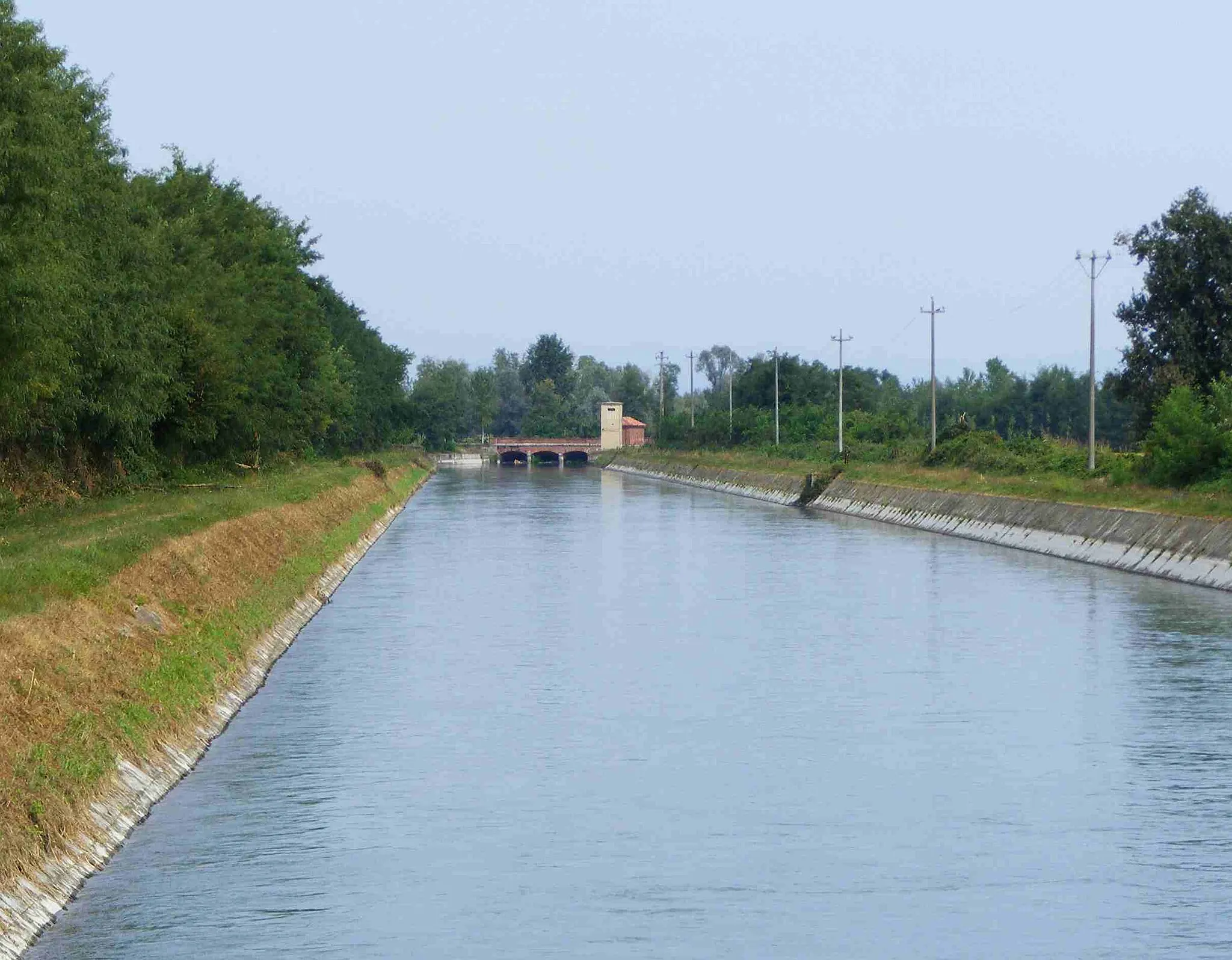 Photo showing: Cavour water channel: siphon in Vettignè (VC, Italy)