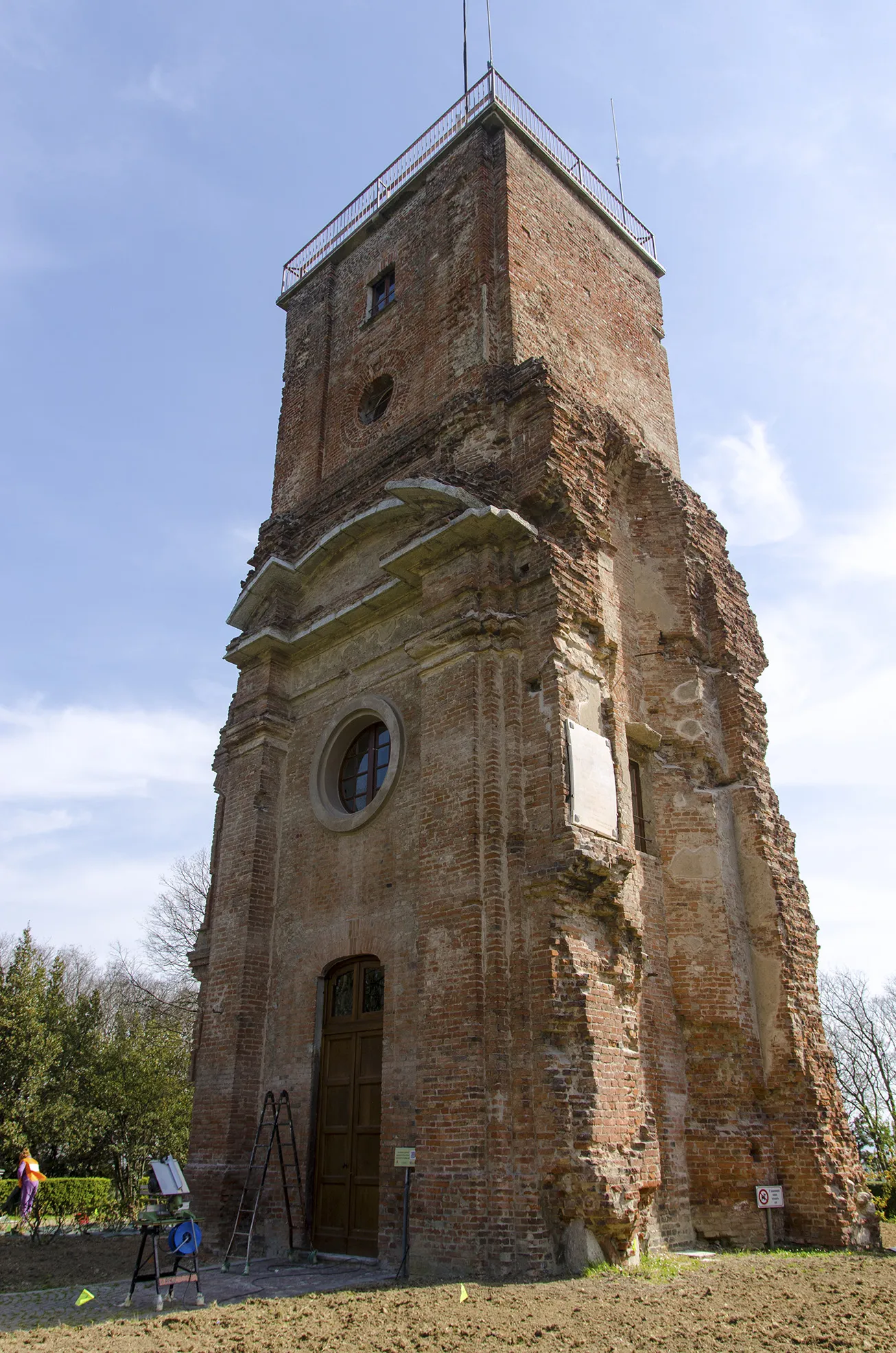 Photo showing: Portale dell'ex chiesa Beato Amedeo, cappella del forte S. Vittorio. Simbolo della città di Tortona