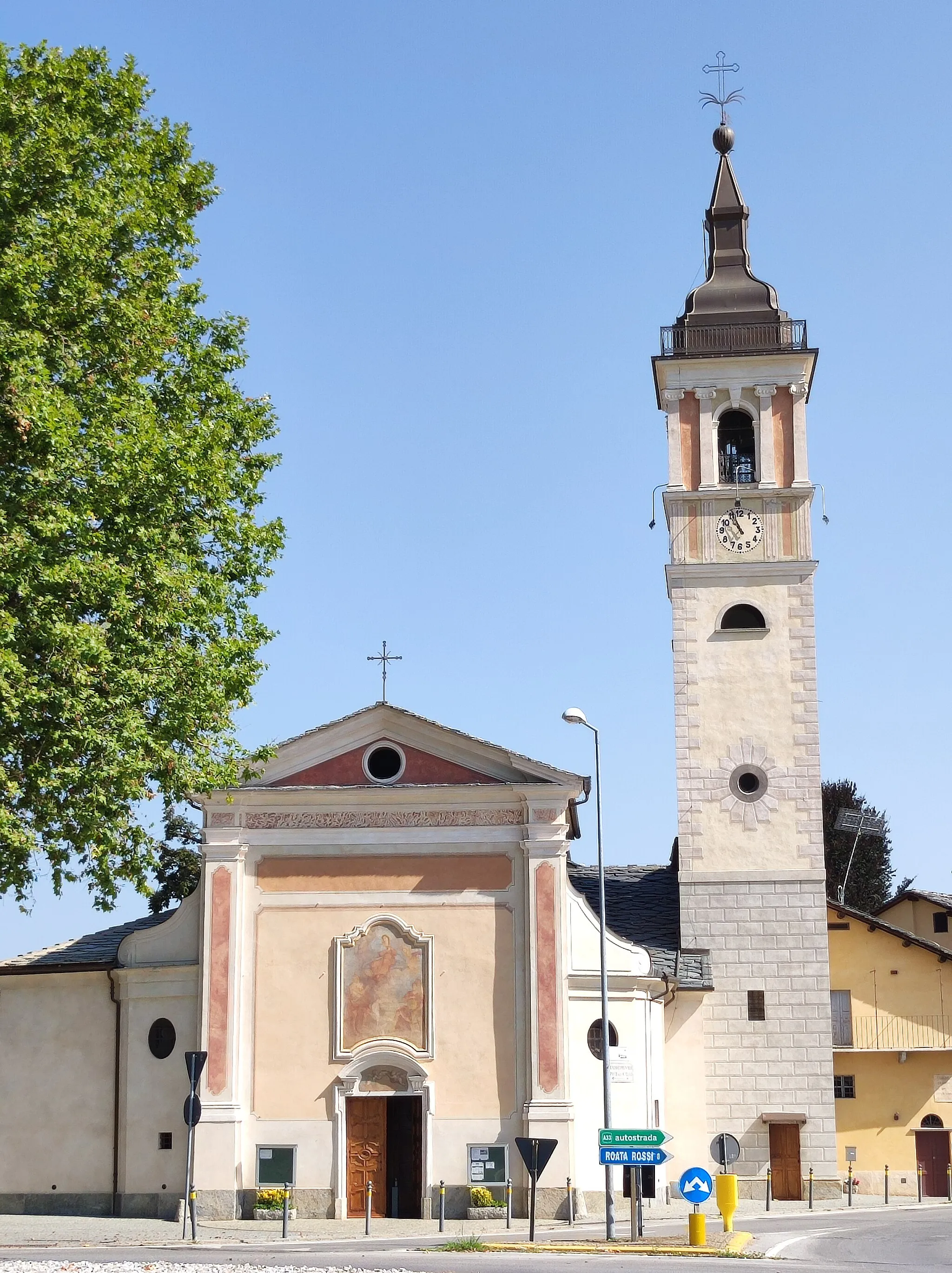 Photo showing: Vista frontale della Chiesa di San Giovanni Battista, sita nella frazione Passatore di Cuneo, Italia