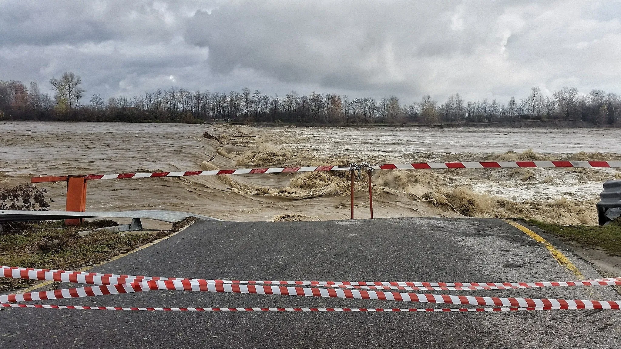 Photo showing: Il torrente Pellice e il guado di Zucchea, nel Pinerolese