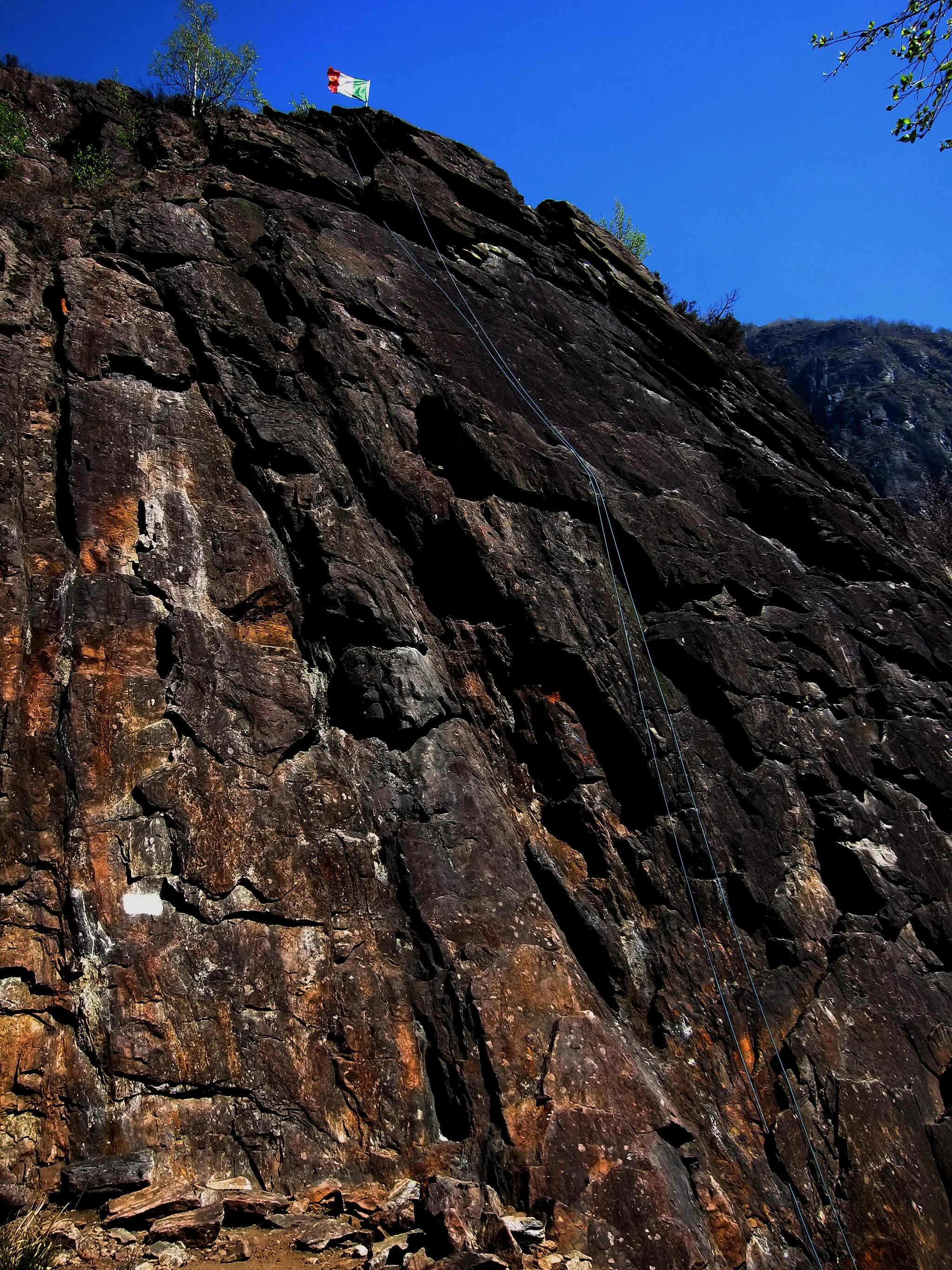 Photo showing: Climbing area, called 'La Panoramica' on mountain cliff near village Nibbio of municipality Mergozzo in Province Verbanio Cusio Ossola , in region Piedmont in Italy. Picture taken on the 30th of March 2019. 2019-03-30