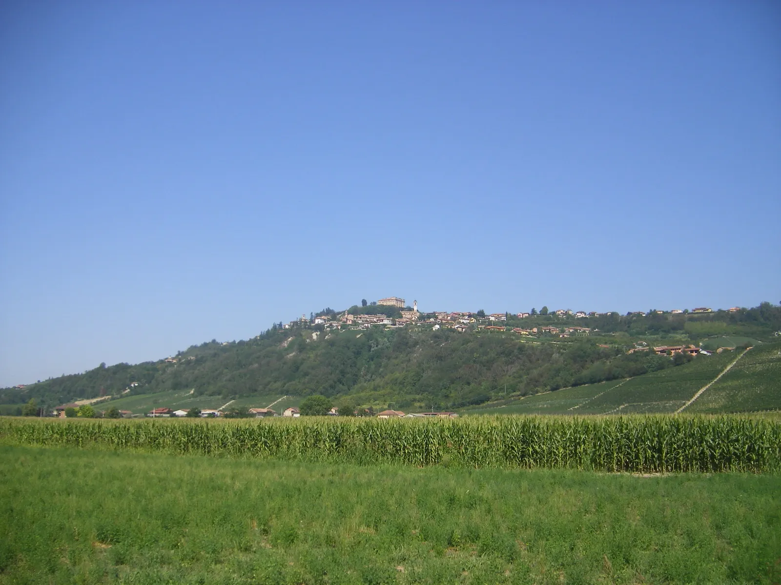 Photo showing: Guarene as seen from the Tanaro Valley