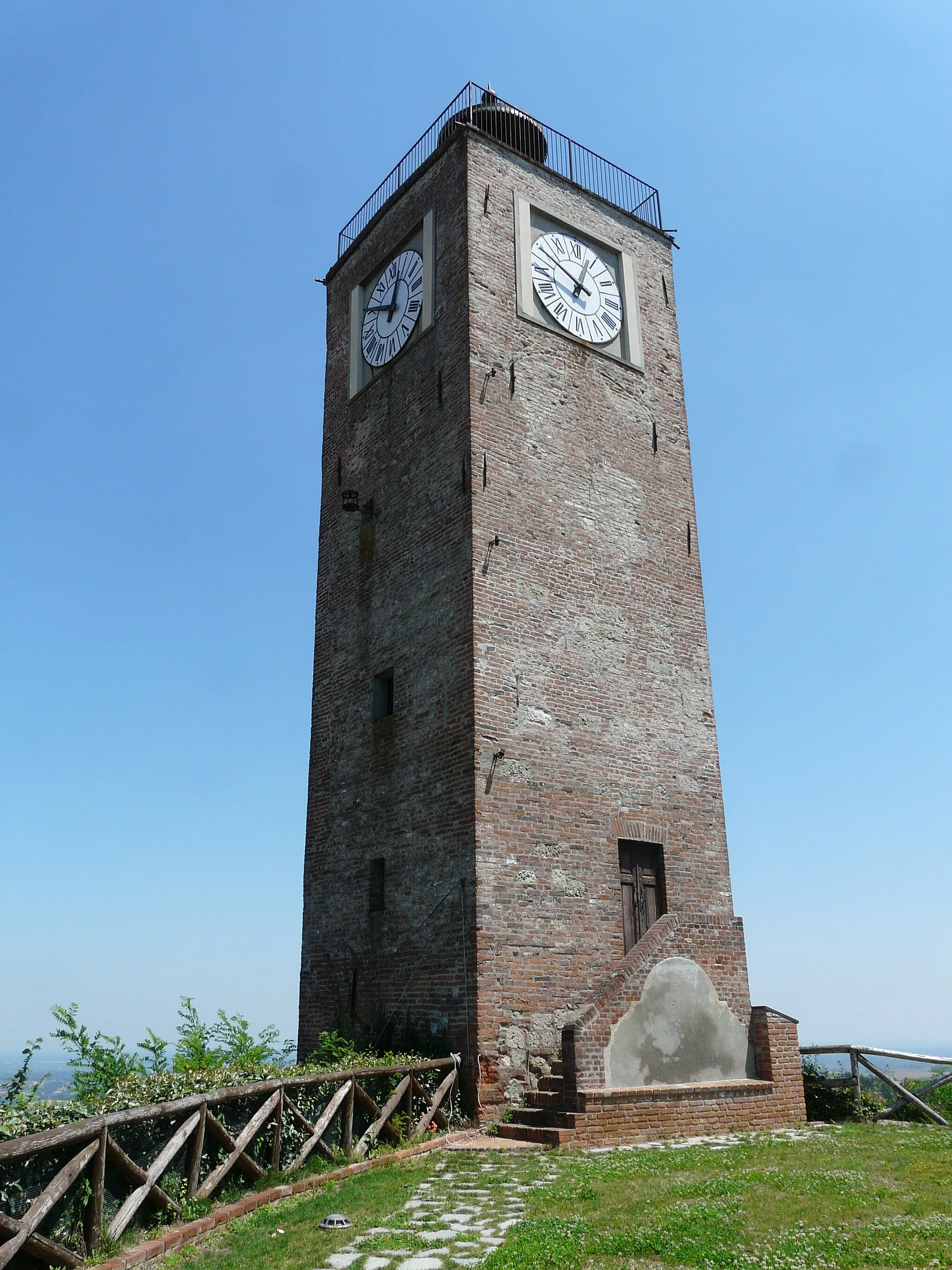 Photo showing: Torre, Lu, Piemonte, Italia