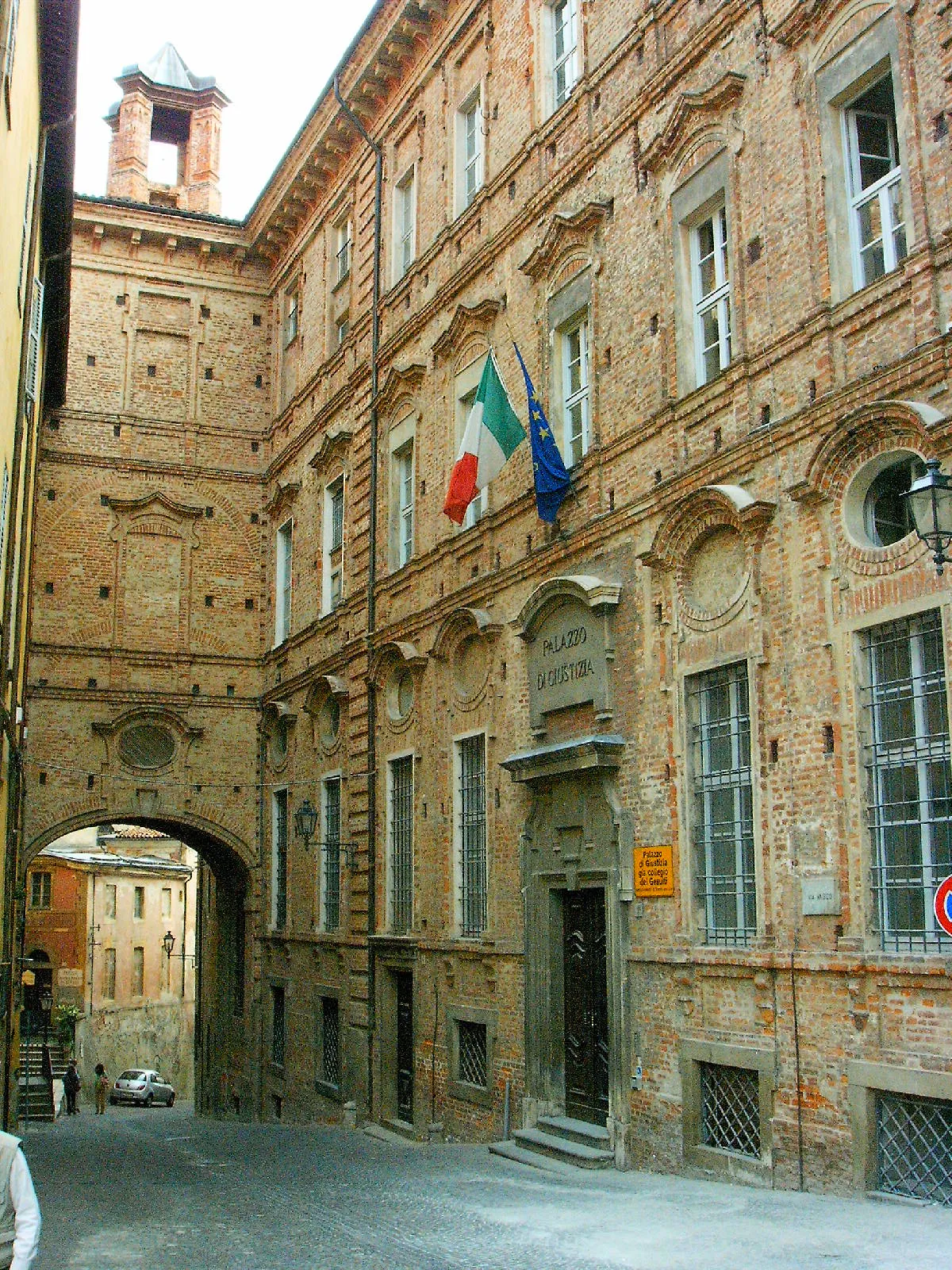 Photo showing: The Courthouse in Mondovì, Italy.