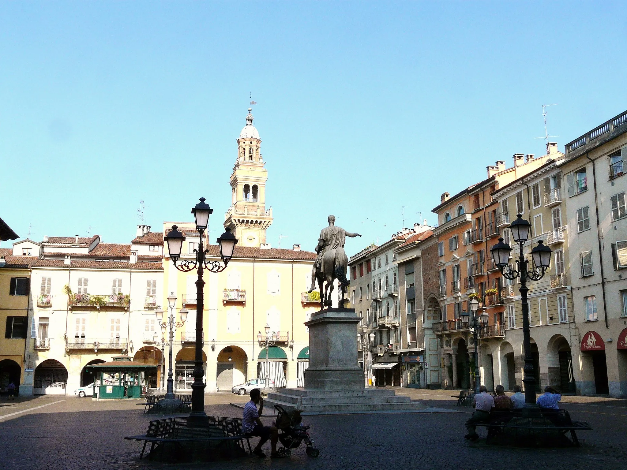 Photo showing: Piazza Giuseppe Mazzini, Casale Monferrato, Piemonte, Italia