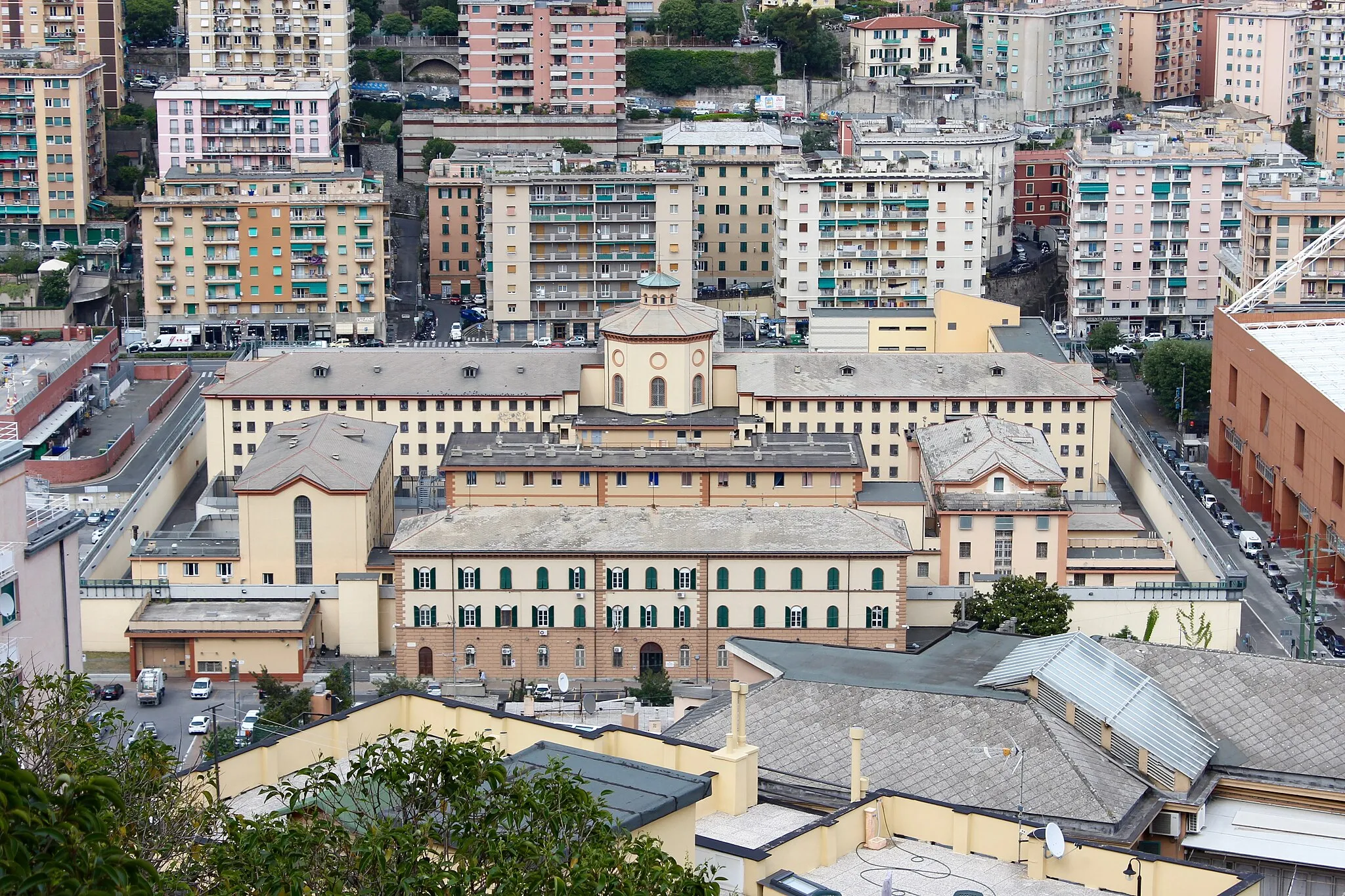 Photo showing: Il Carcere di Marassi visto da S. Bartolomeo