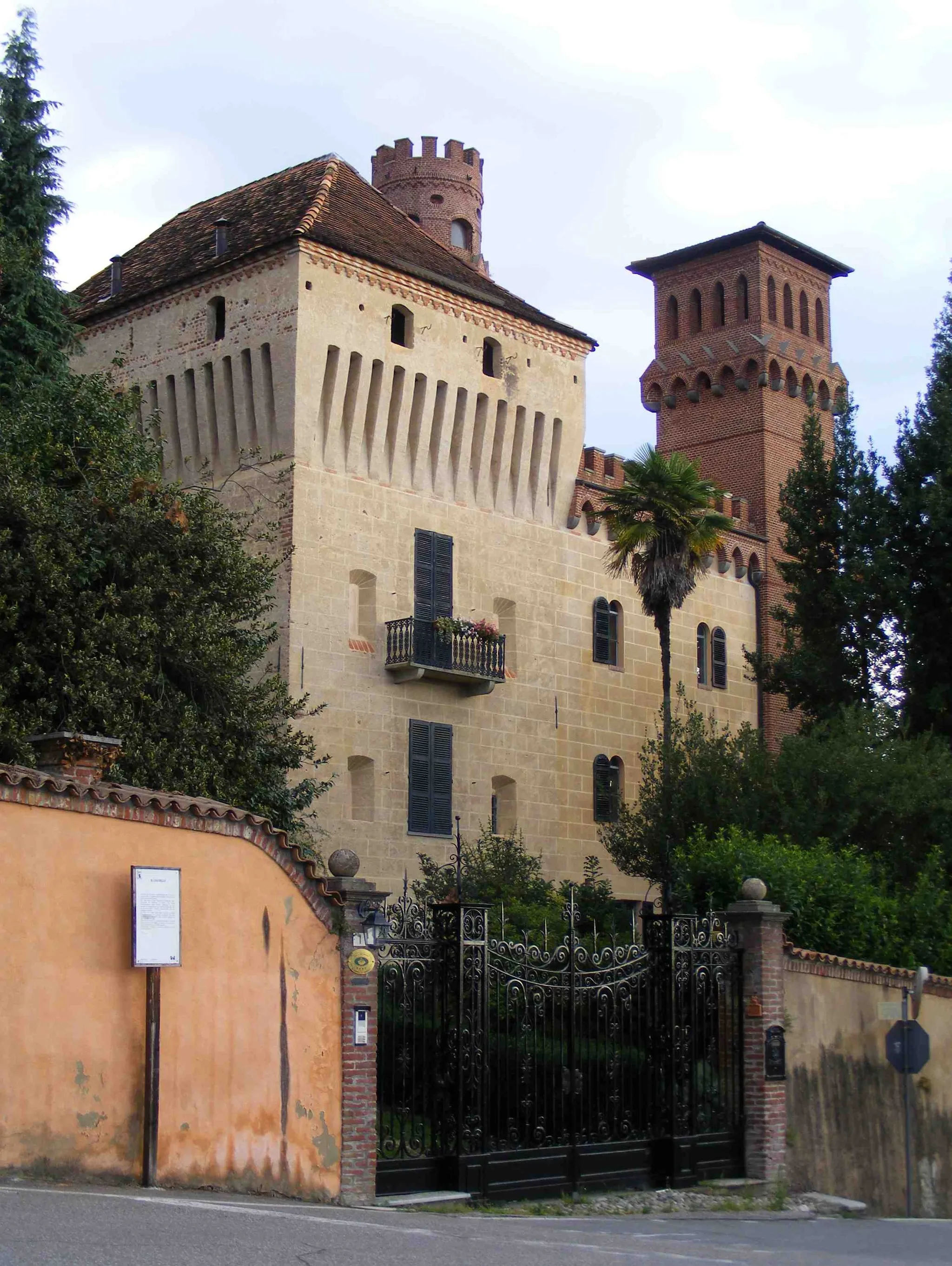 Photo showing: Ternengo (BI, Italy): Avogadro's castle (XIII century)