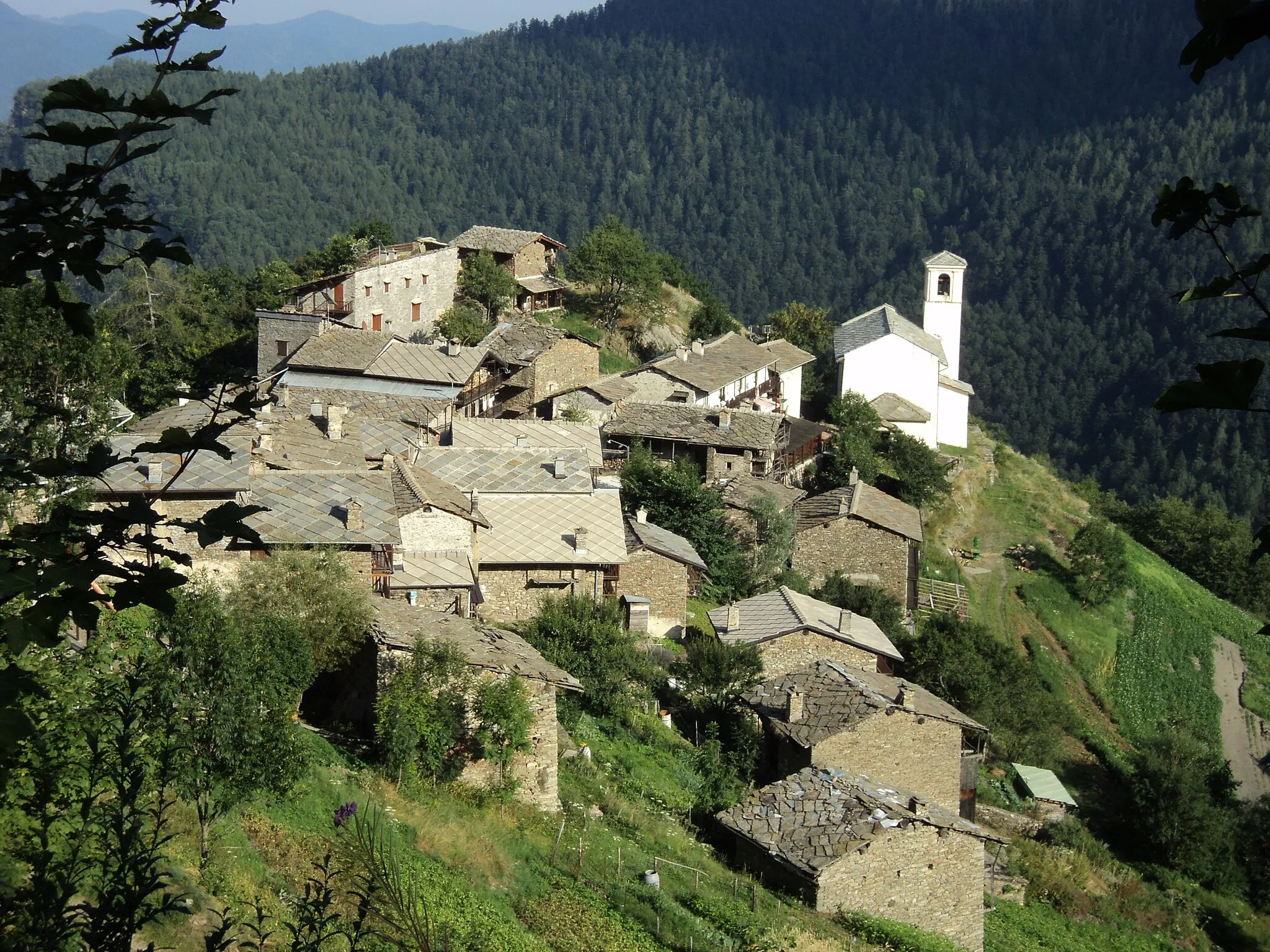 Photo showing: Chasteiran - borgo di Roure - Val Chisone - Provincia di Torino