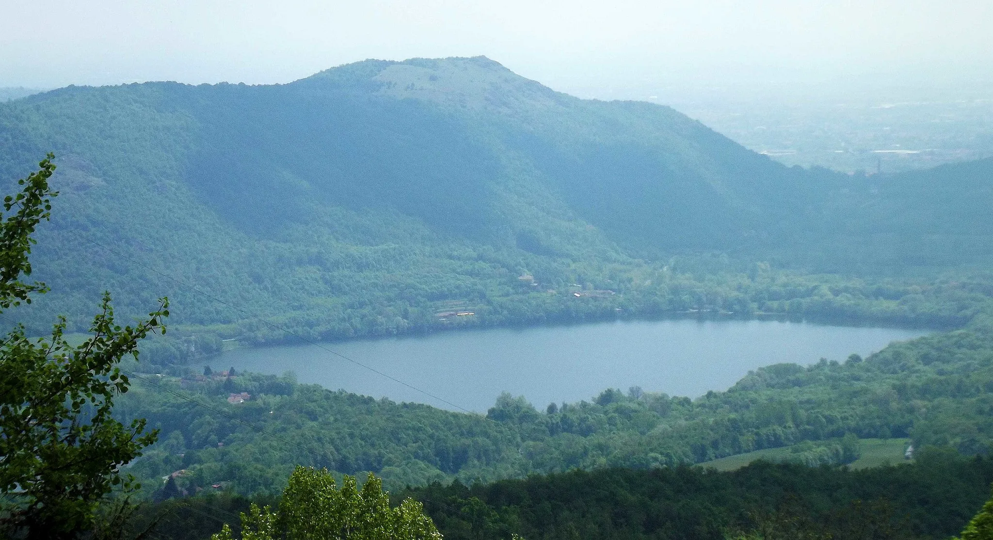 Photo showing: Lago Piccolo di Avigliana and monte Cuneo from Valgioie (TO, Italy)