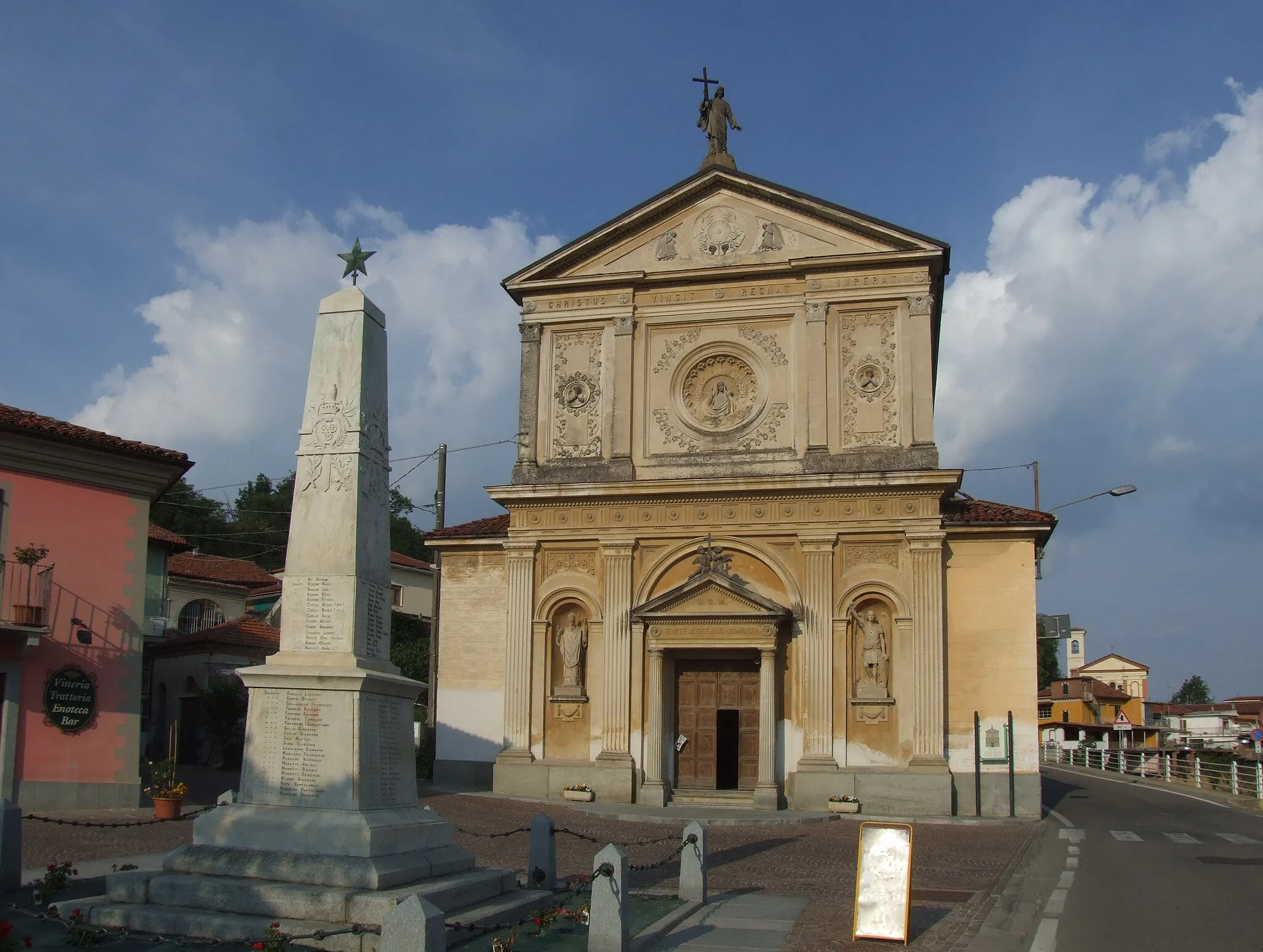 Photo showing: St. Nicolao Church (St. Nicholas), Monteu Roero, Italy