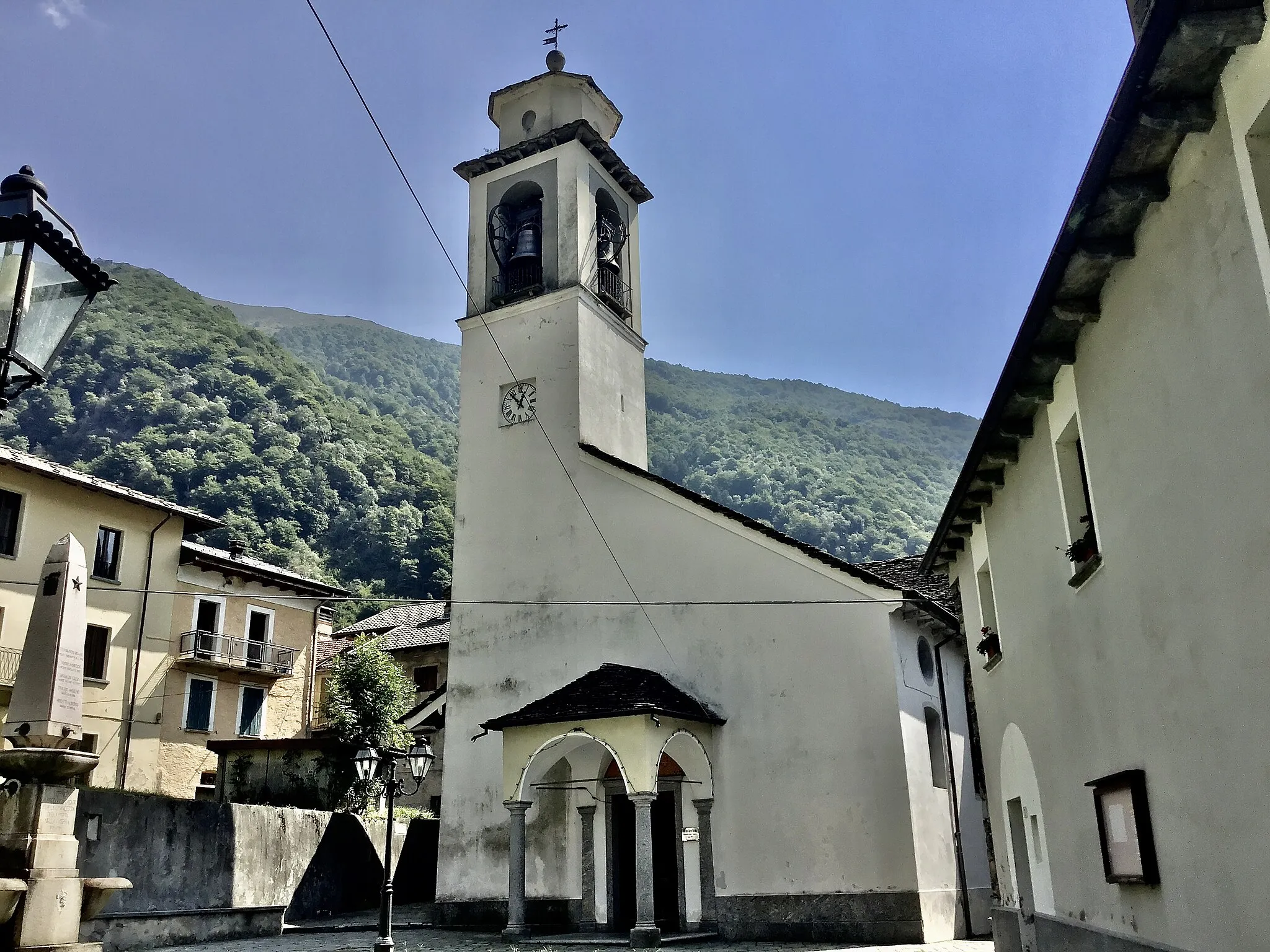 Photo showing: La facciata della chiesa parrocchiale di Forno in Valstrona