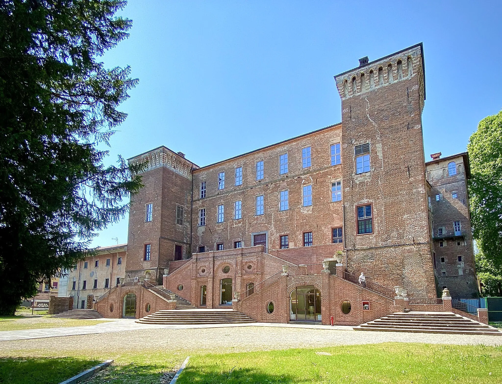 Photo showing: Castello della Rovere retro
