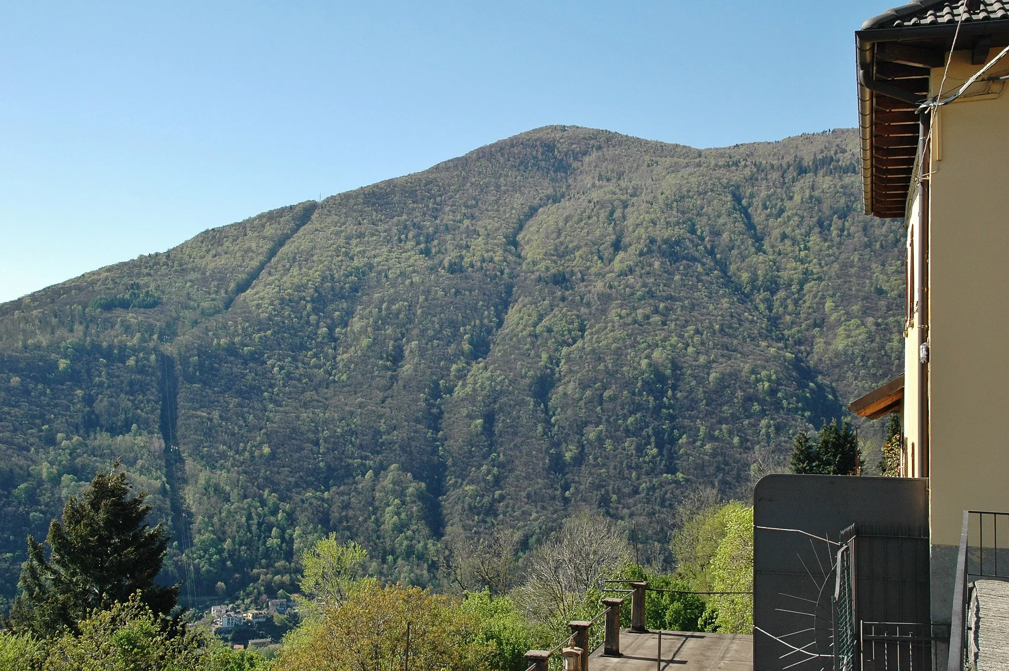Photo showing: Monte Carza from Sant'Agata, Cannobio