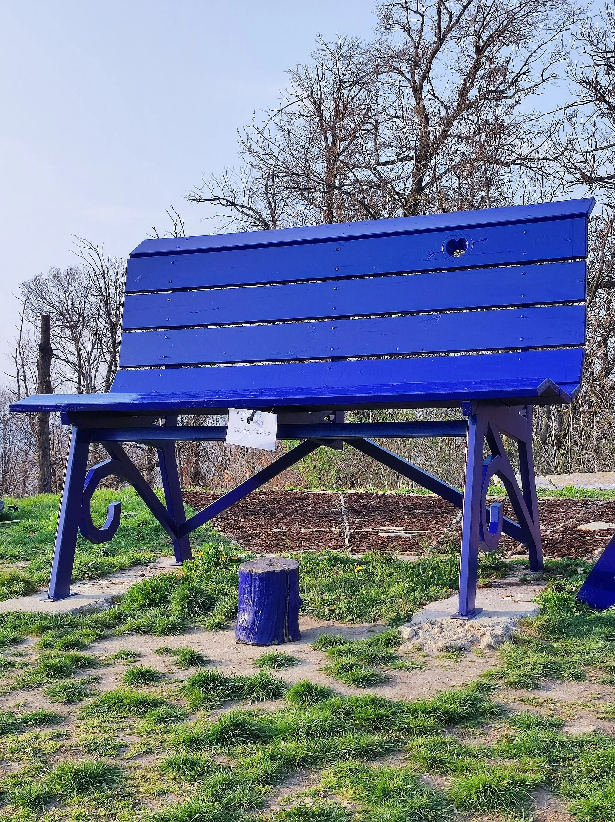 Photo showing: Giant bench in Peveragno, Italy