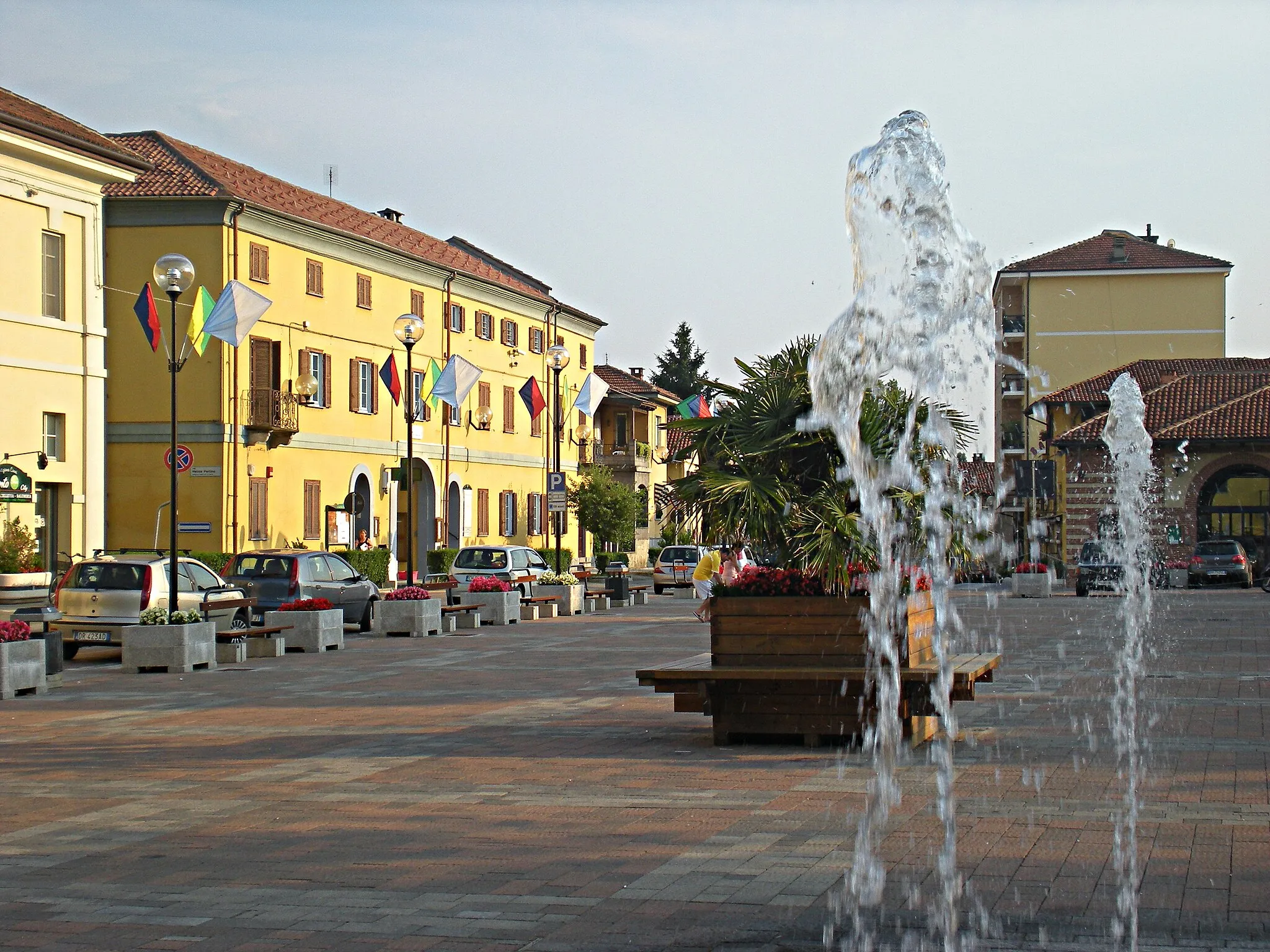 Photo showing: Piazza Martiri della Libertà a Villastellone, in provincia di Torino.