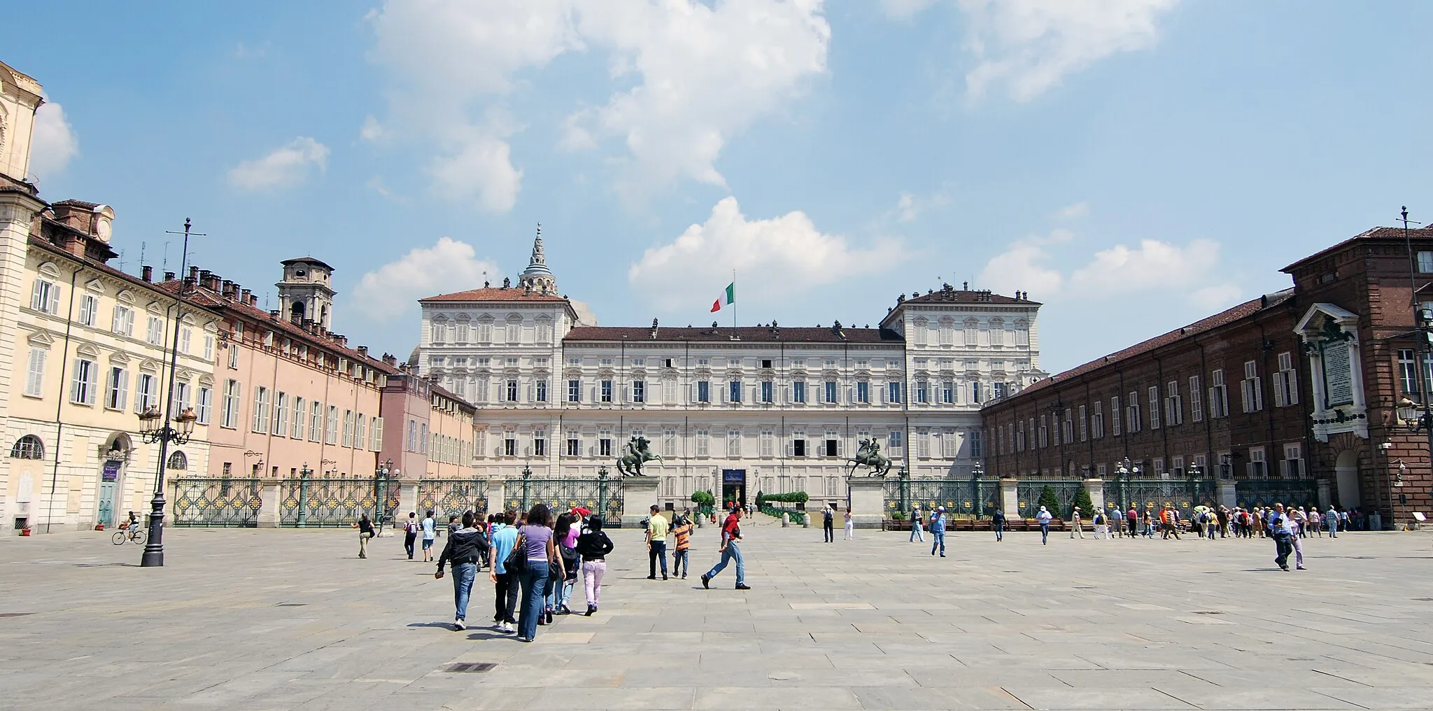 Photo showing: turin italy piazza castello
