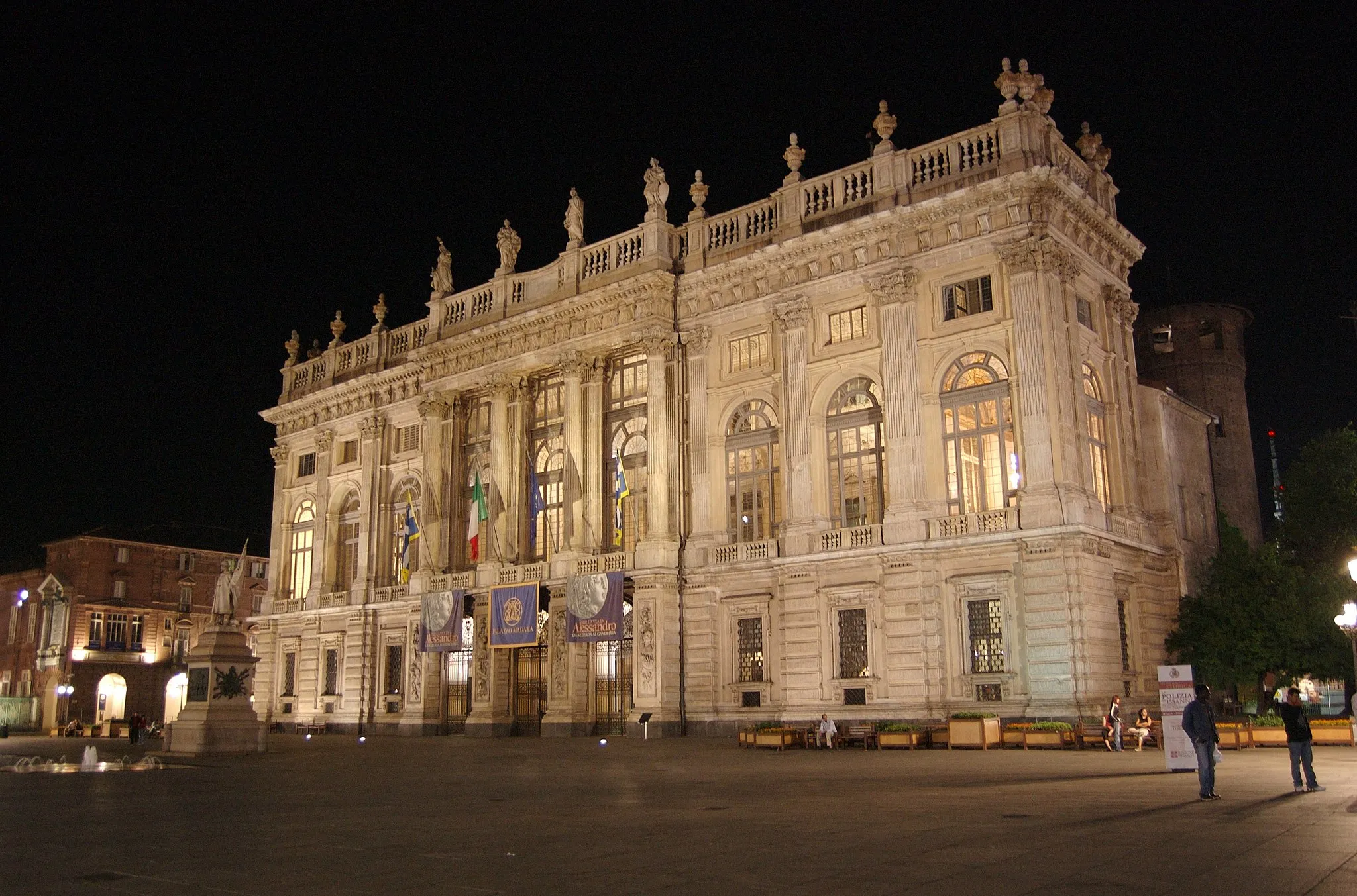Photo showing: Palazzo Madama a Torino

1860s.

Today.
