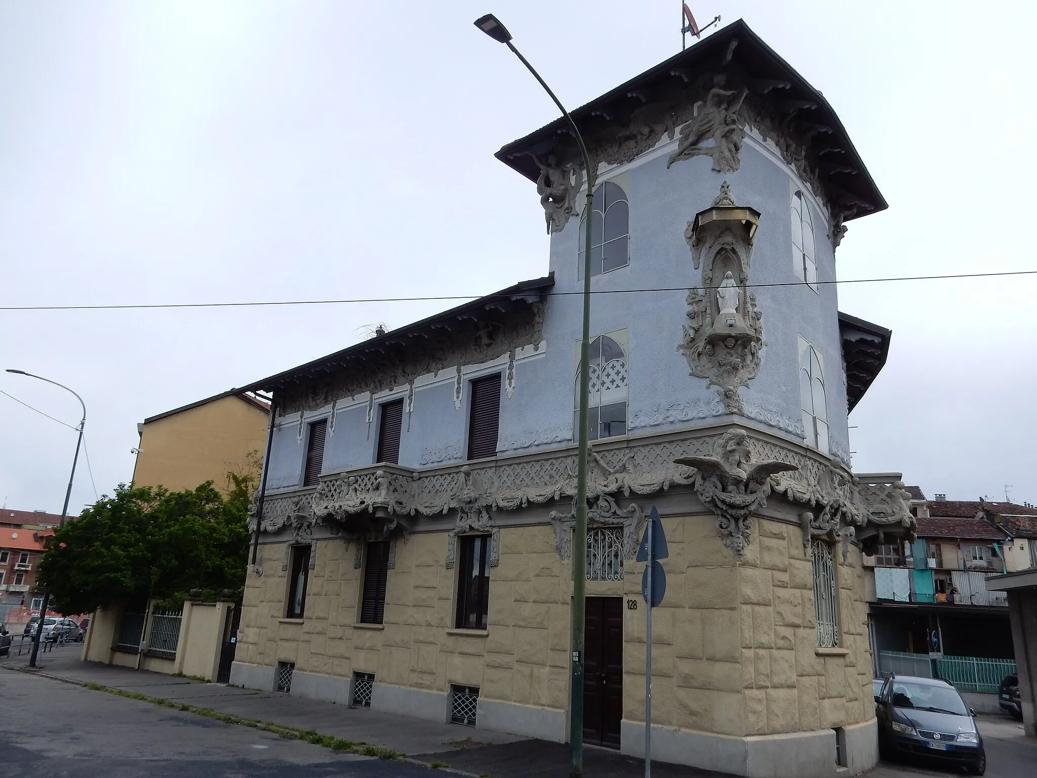 Photo showing: Casa delle Aquile