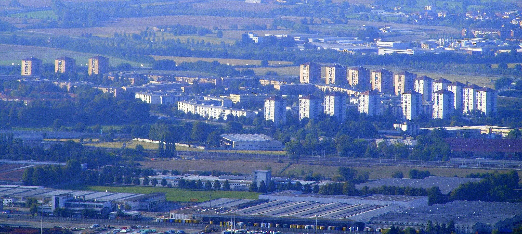 Photo showing: Turin's suburb of Falchera seen from Superga
