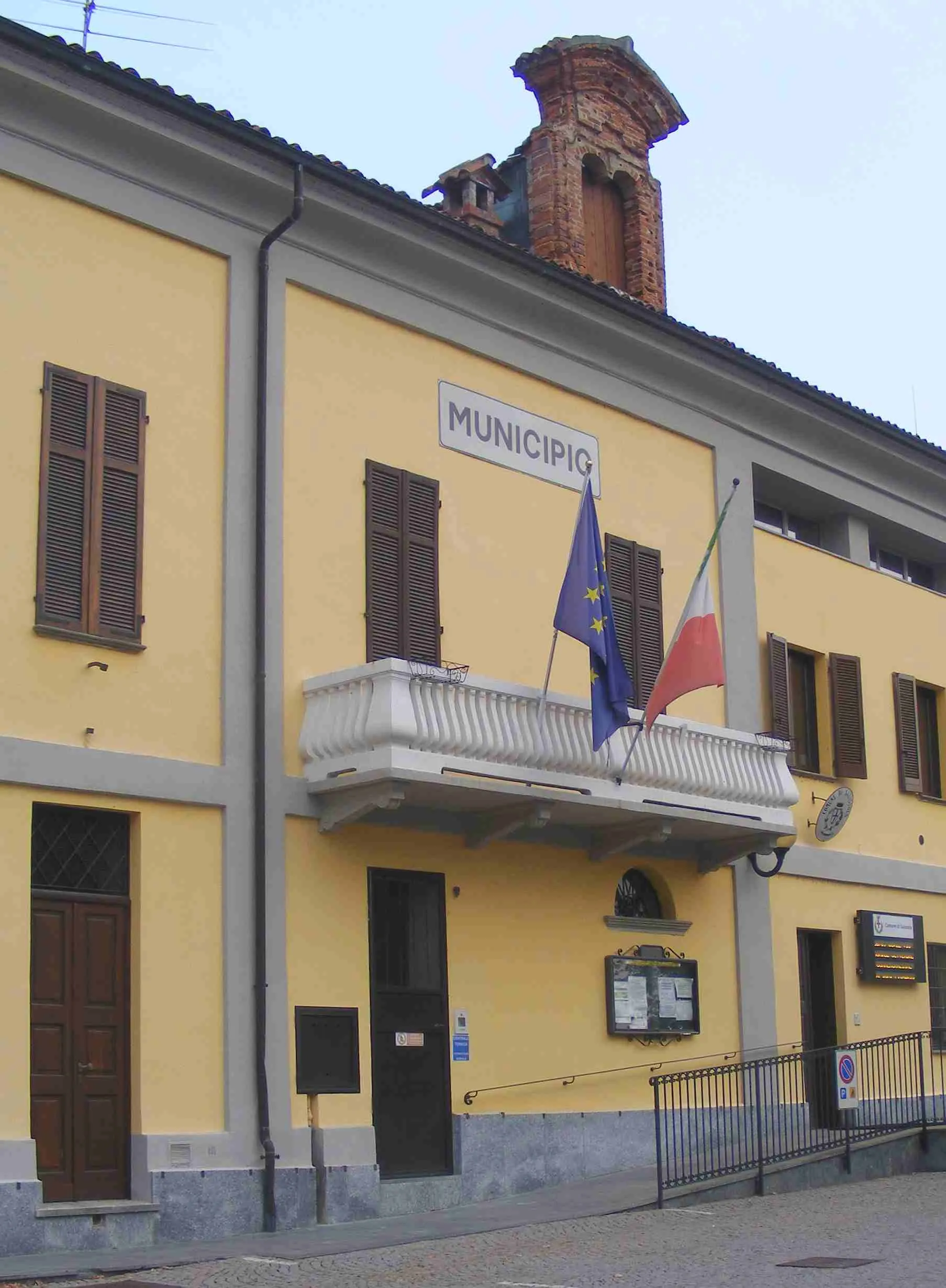 Photo showing: Salussola (BI, Italy): town hall