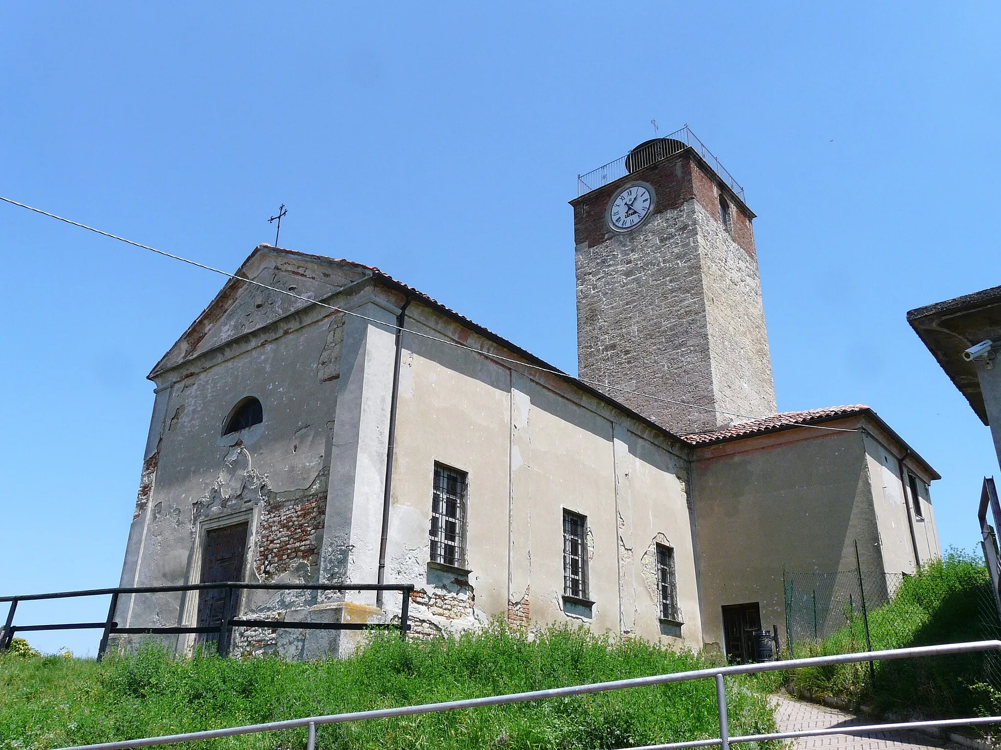 Photo showing: Torre e annessa chiesa, Conzano, Piemonte, Italia