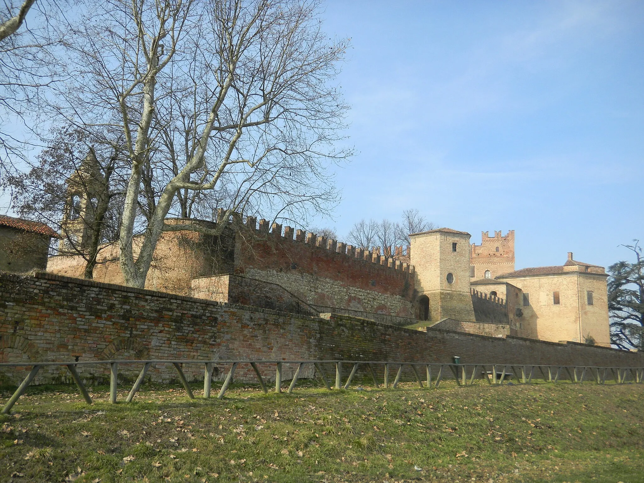 Photo showing: Montemagno Castle