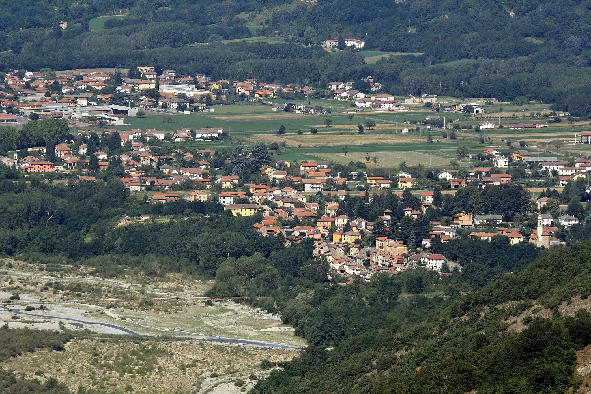 Photo showing: Vista di Borghetto di Borbera e Persi in val Borbera.