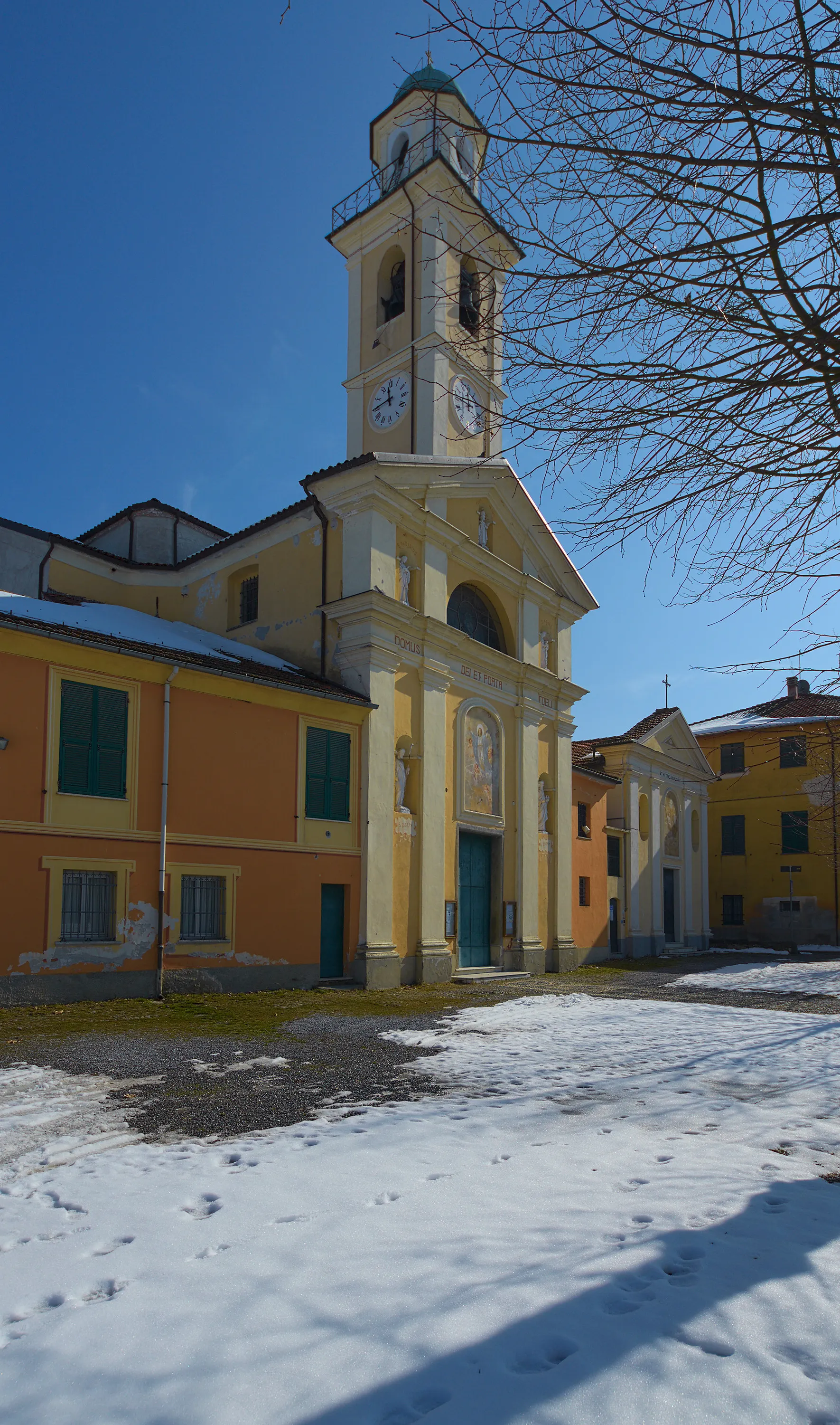 Photo showing: La chiesa vista di tre quarti