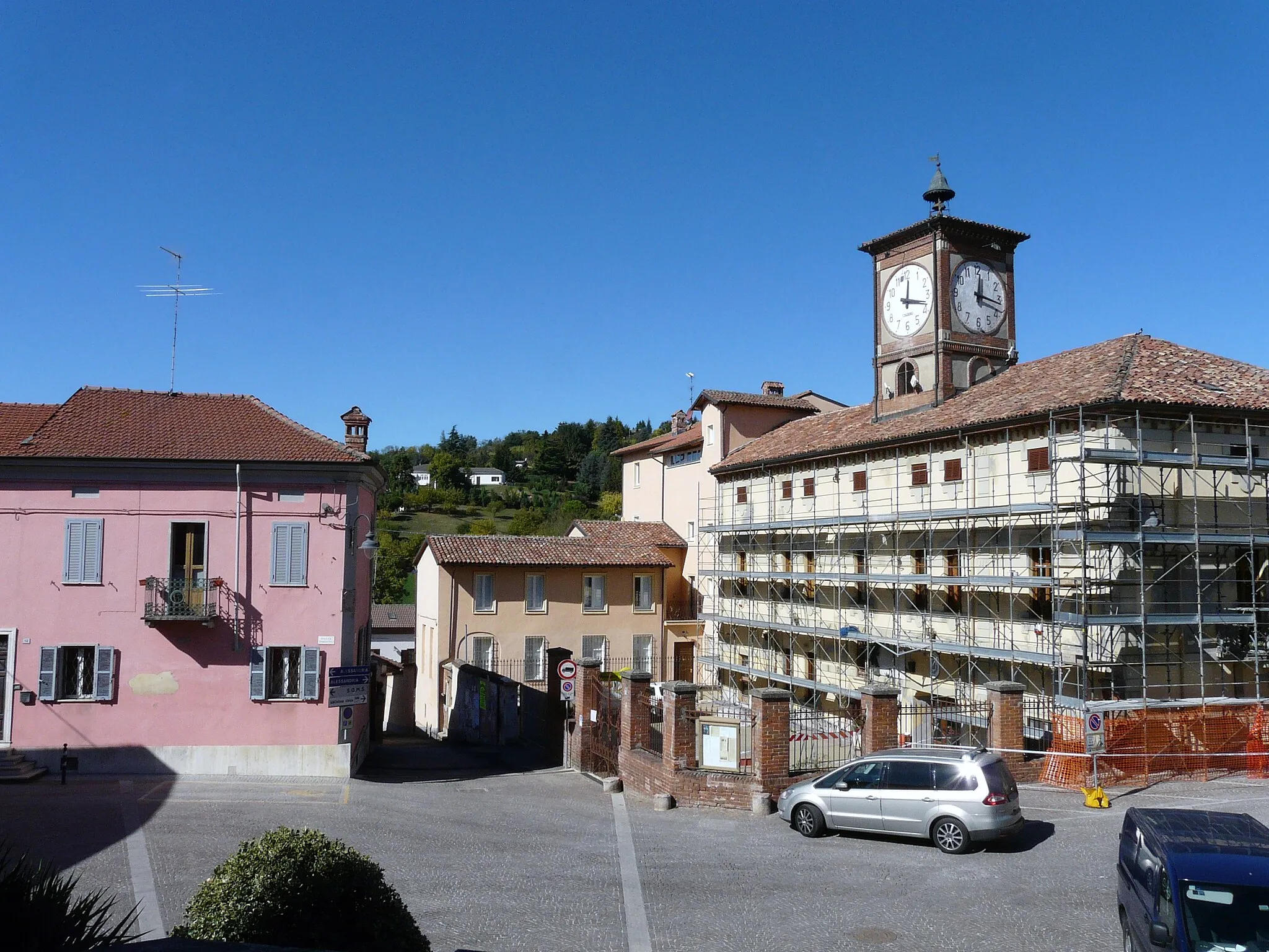 Photo showing: Piazza Umberto I, Pietra Marazzi, Piemonte, Italy
