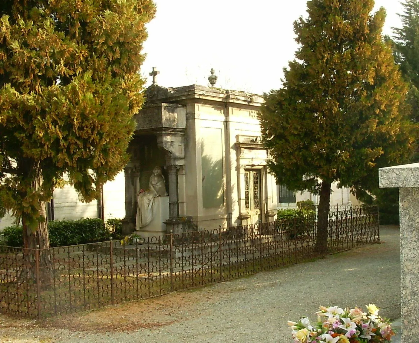 Photo showing: Predosa. Cimitero. Monumentale Cappella Mazza.