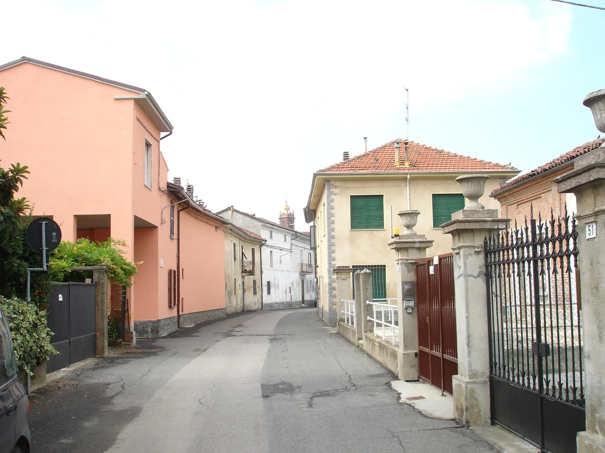 Photo showing: Una via di Carentino (AL, Italia)