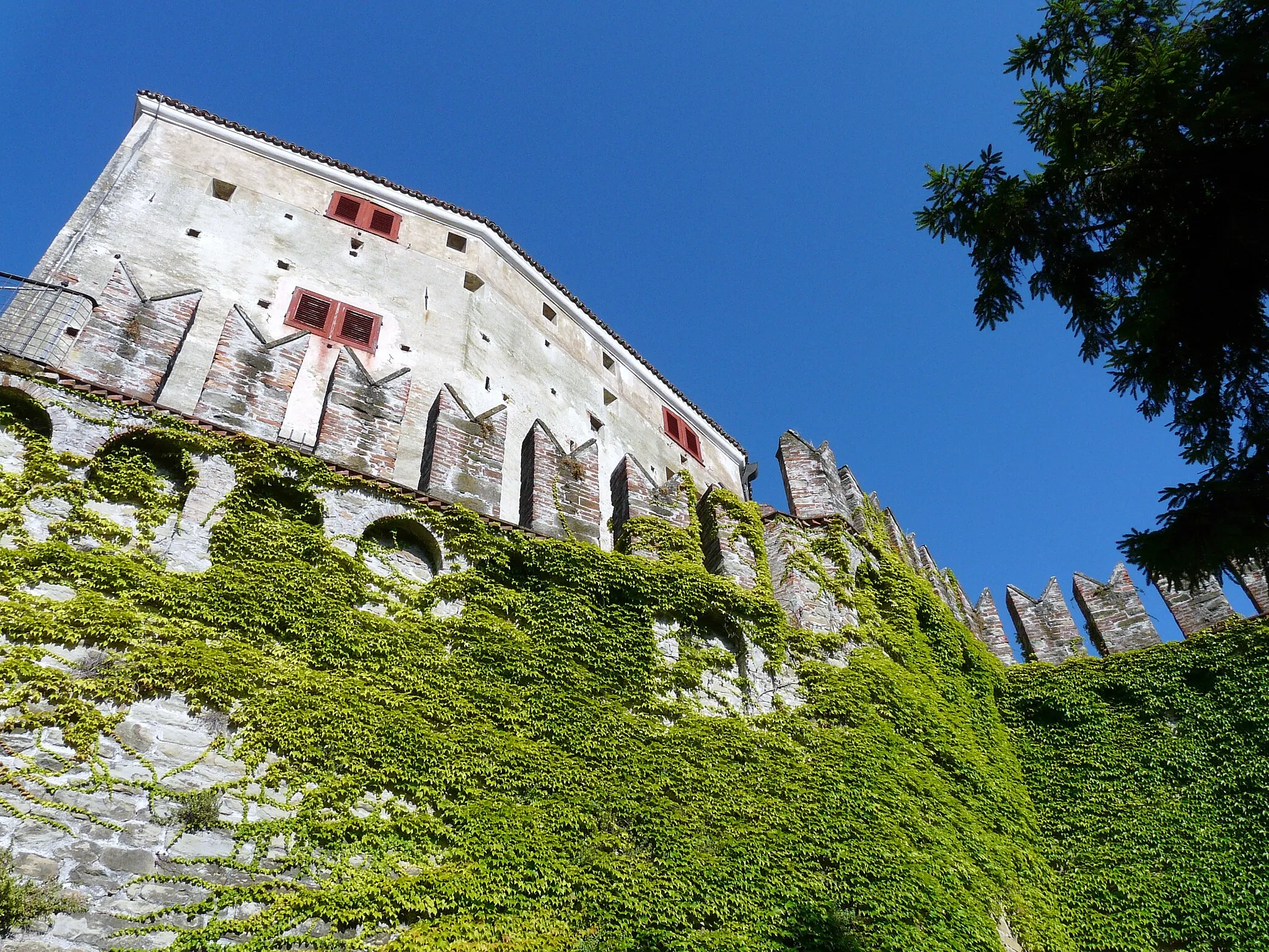 Photo showing: Complesso del castello di Cremolino, Piemonte, Italia