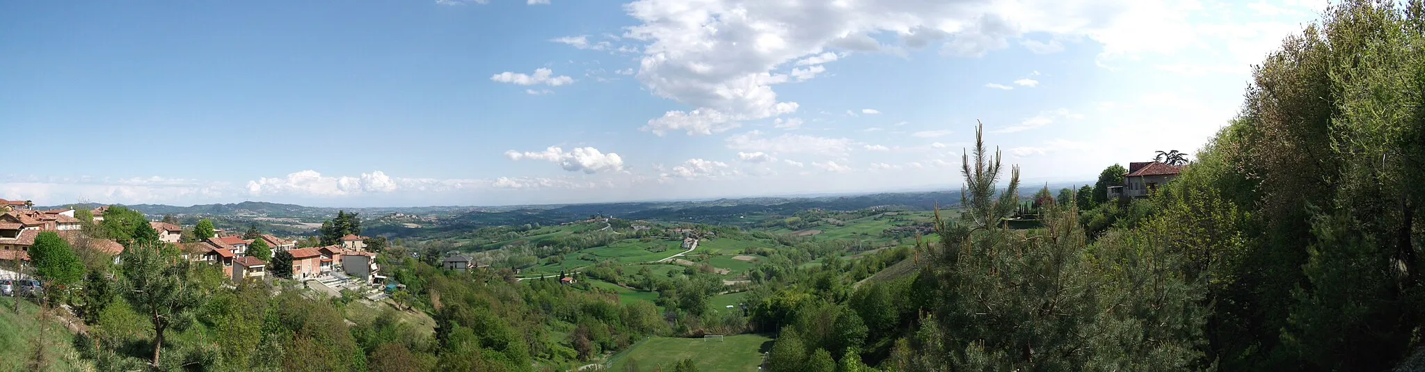 Photo showing: Comune di Cocconato, Panorama sul Basso Monferrato