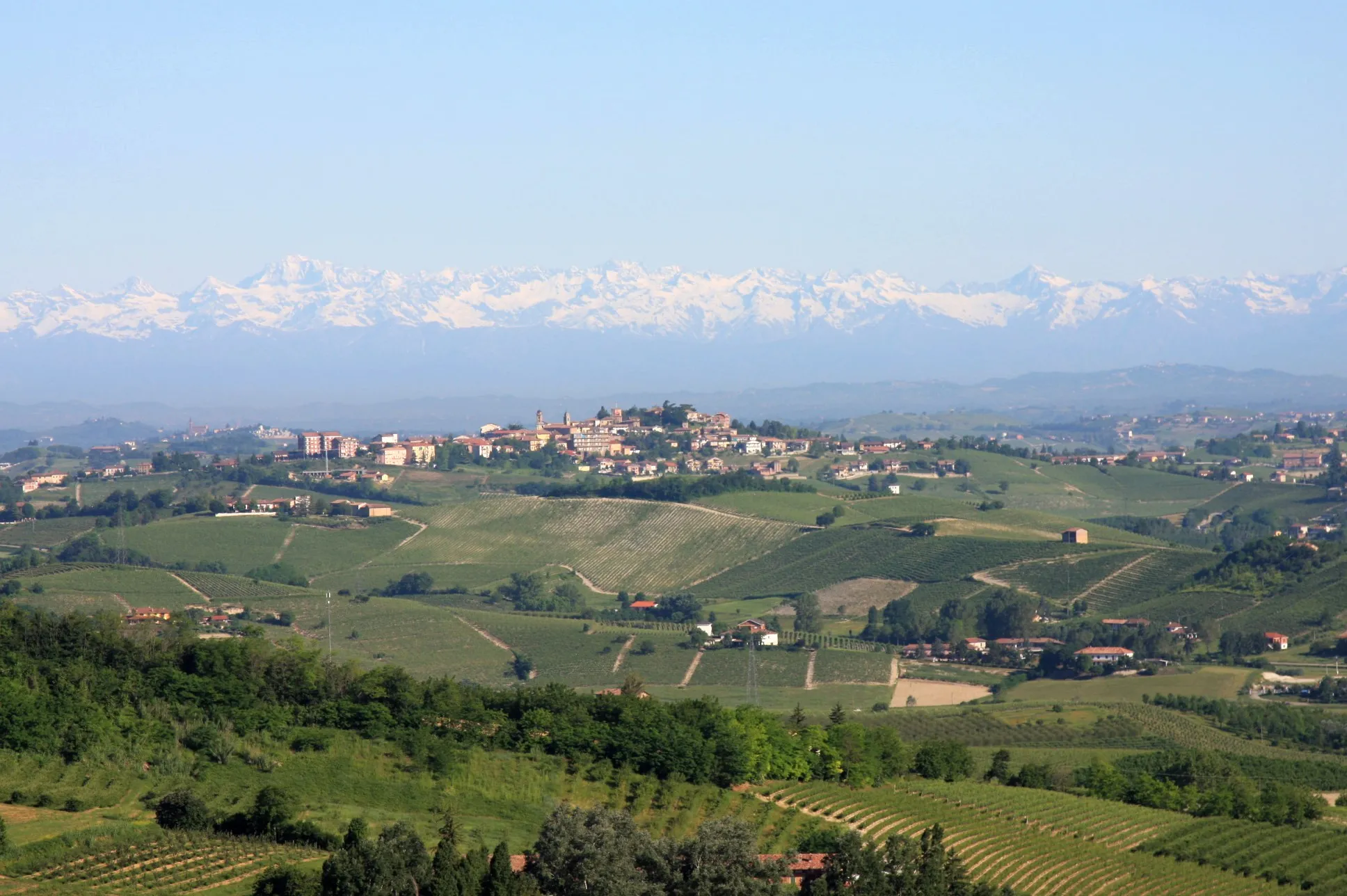 Photo showing: Agliano Terme taken from San Marzano Oliveto
