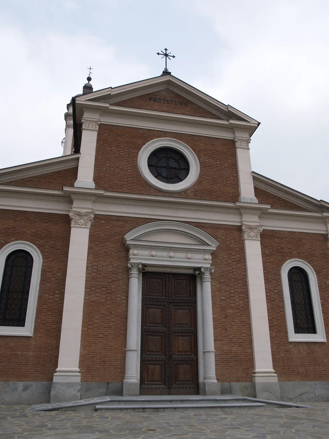 Photo showing: Facciata della chiesa parrocchiale di Roatto