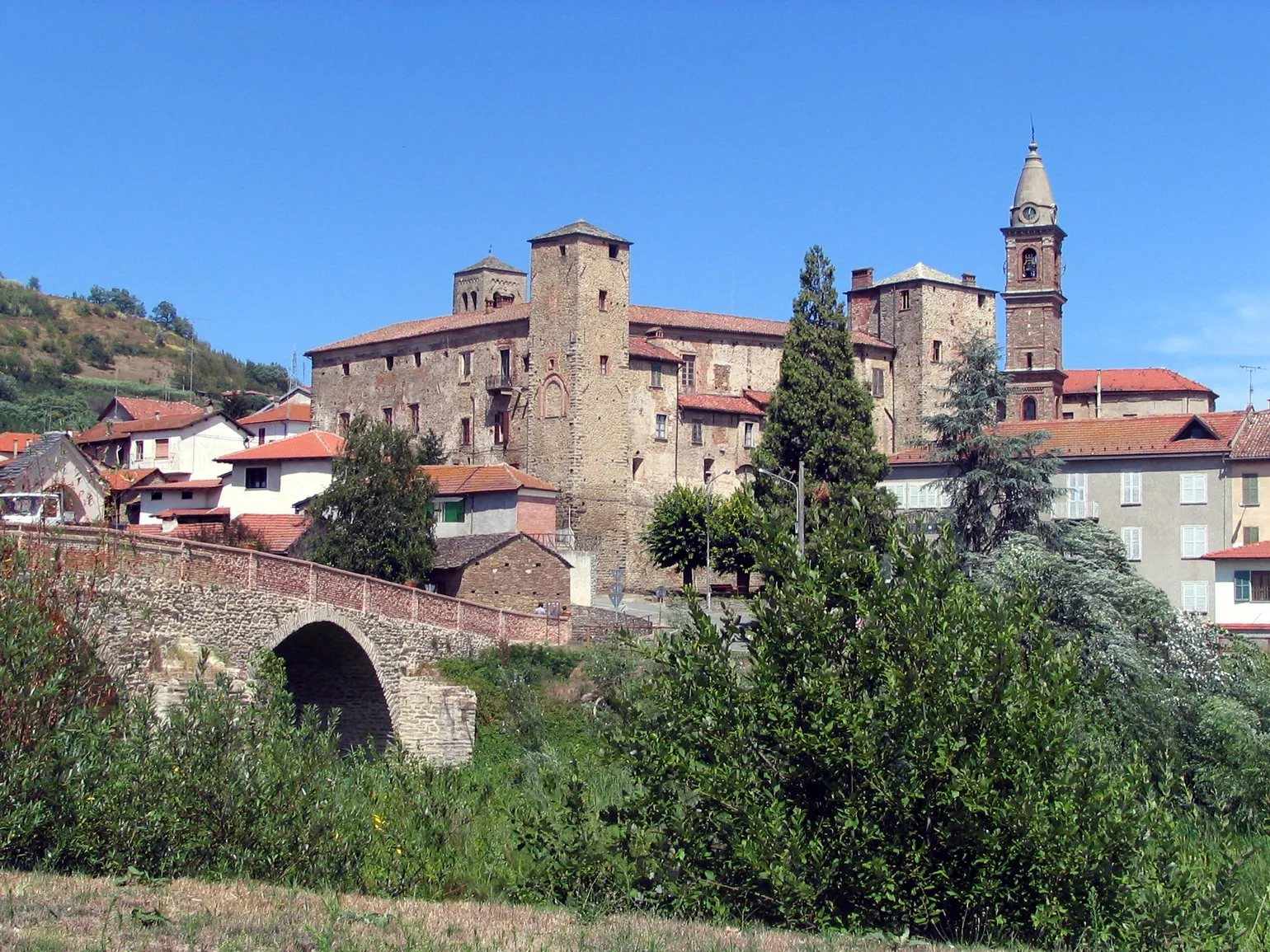 Photo showing: Monastero Bormida, a municipality in the Province of Asti, Liguria, Italy.
